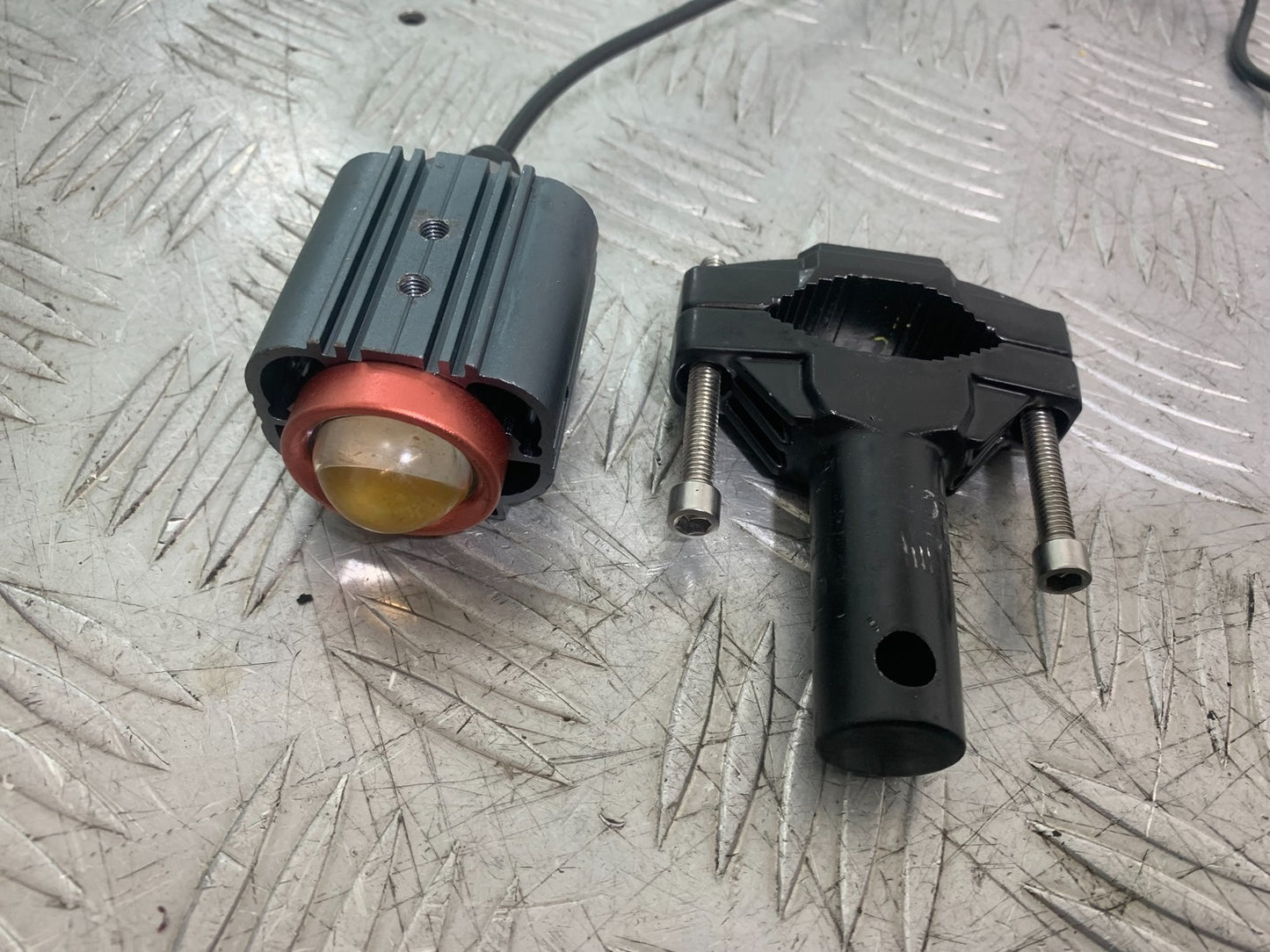 YAMAHA XJ900 XJ 900 DIVERSION FOG LIGHT AND BRACKET YEAR 1994-2002(CMB1292)