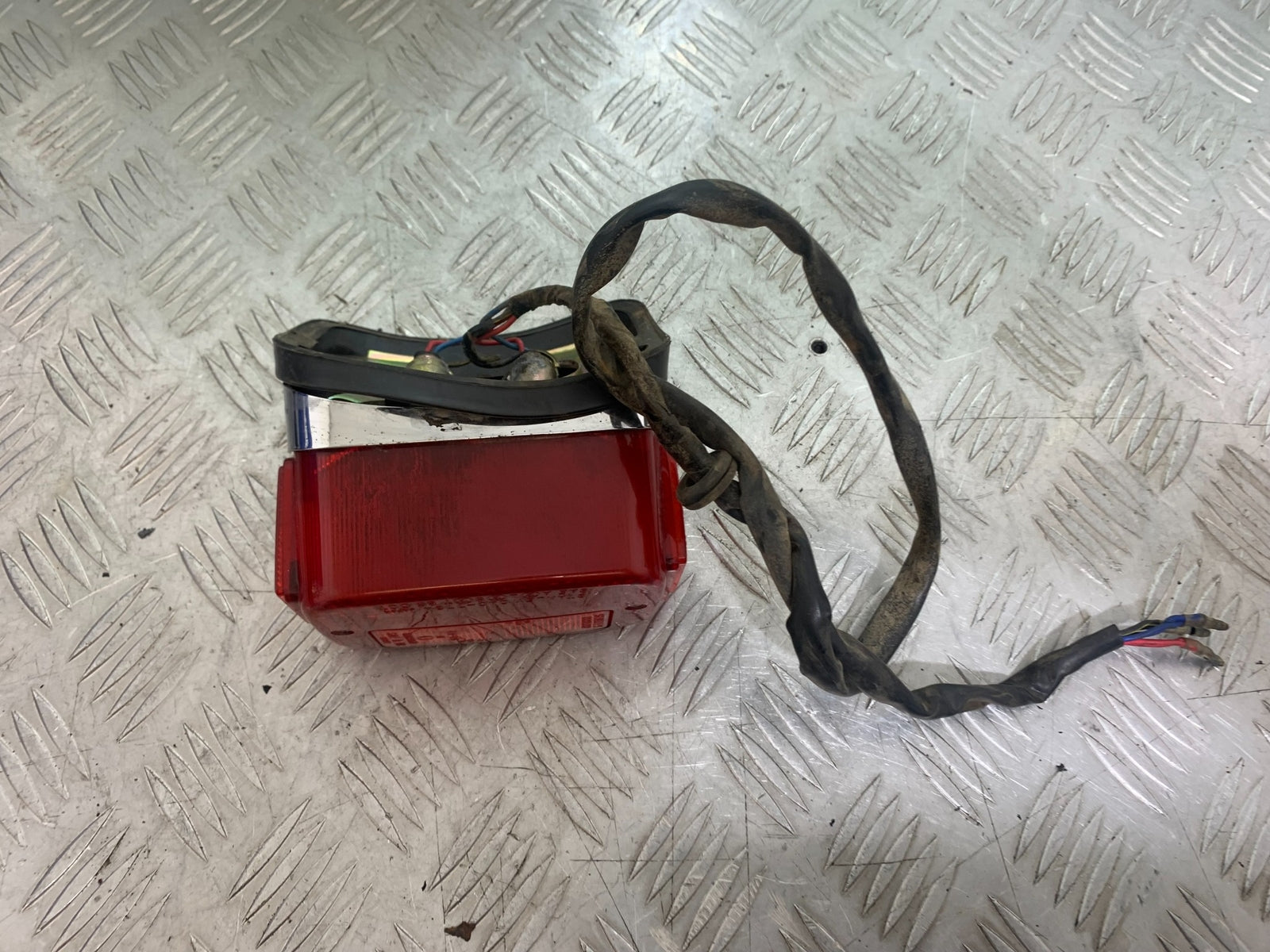 KAWASAKI VN1500 CLASSIC REAR LIGHT   YEAR 1999 -2006 (CMB1166)