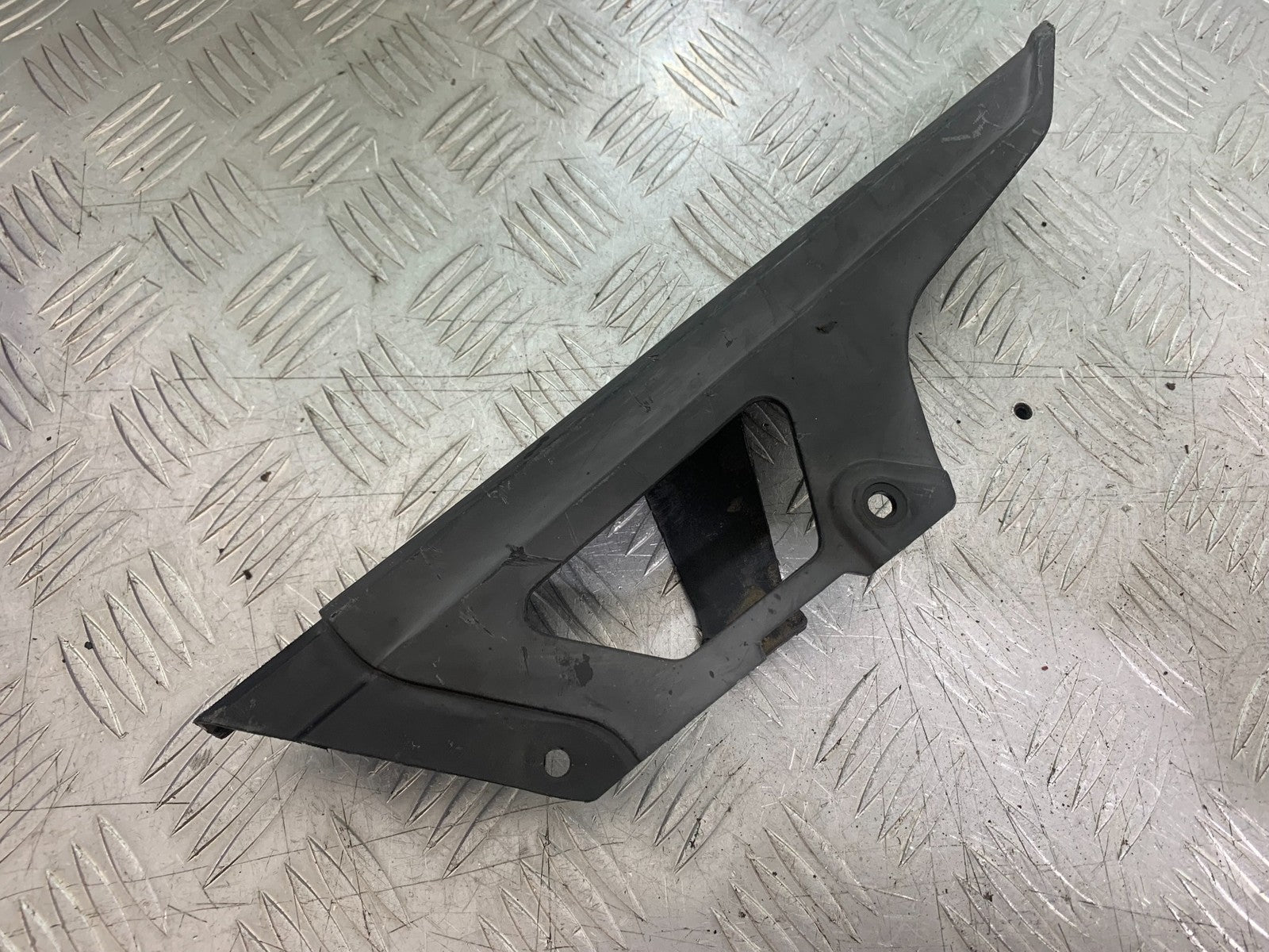 KAWASAKI Z750 Z 750 CHAIN GUARD   YEAR 2004-2006  (CMB1234)