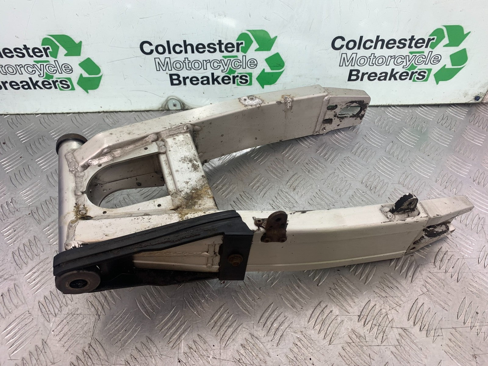 YAMAHA YZF1000 THUNDERACE SWINGARM  YEAR 1997-2000 (CMB1204)
