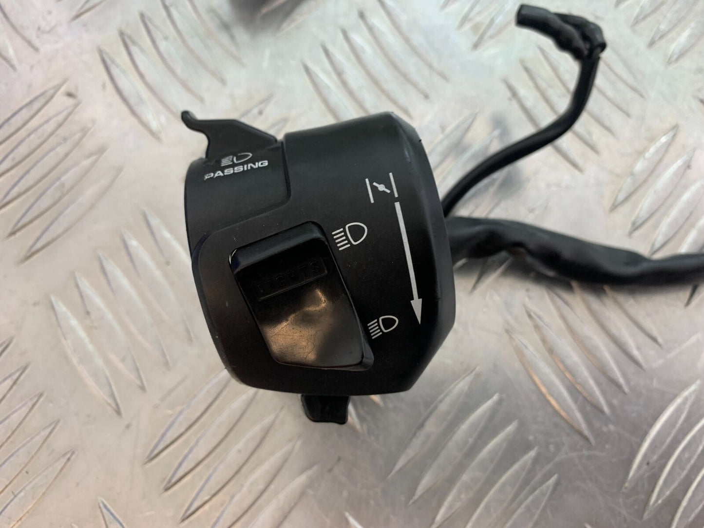 HONDA CBR1100 BLACKBIRD LEFT SWITCH GEAR  YEAR 1996-1998 (CMB1017)