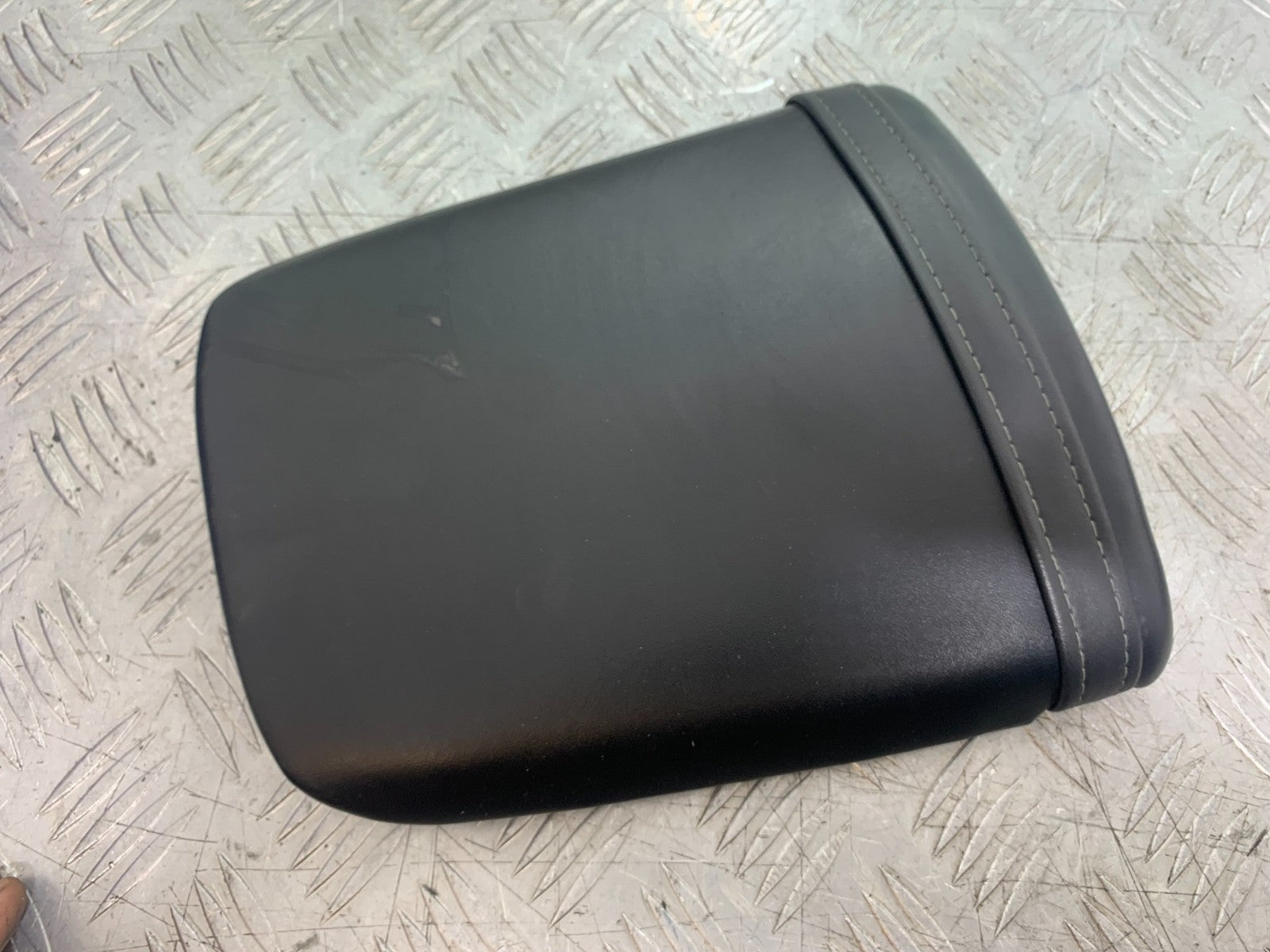 HONDA CBR1000 rr FIREBLADE REAR SEAT YEAR 2006 (CMB1220)
