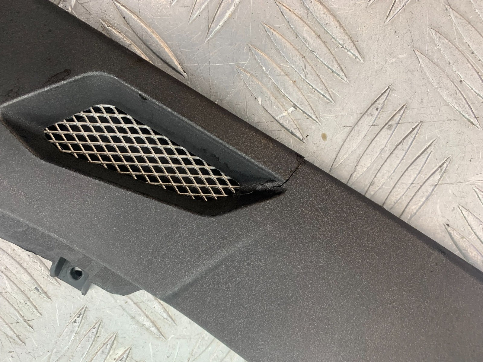 BENELLI BN125 BN 125 LEFT SEAT PANEL  YEAR 2018-2021 (CMB1194)