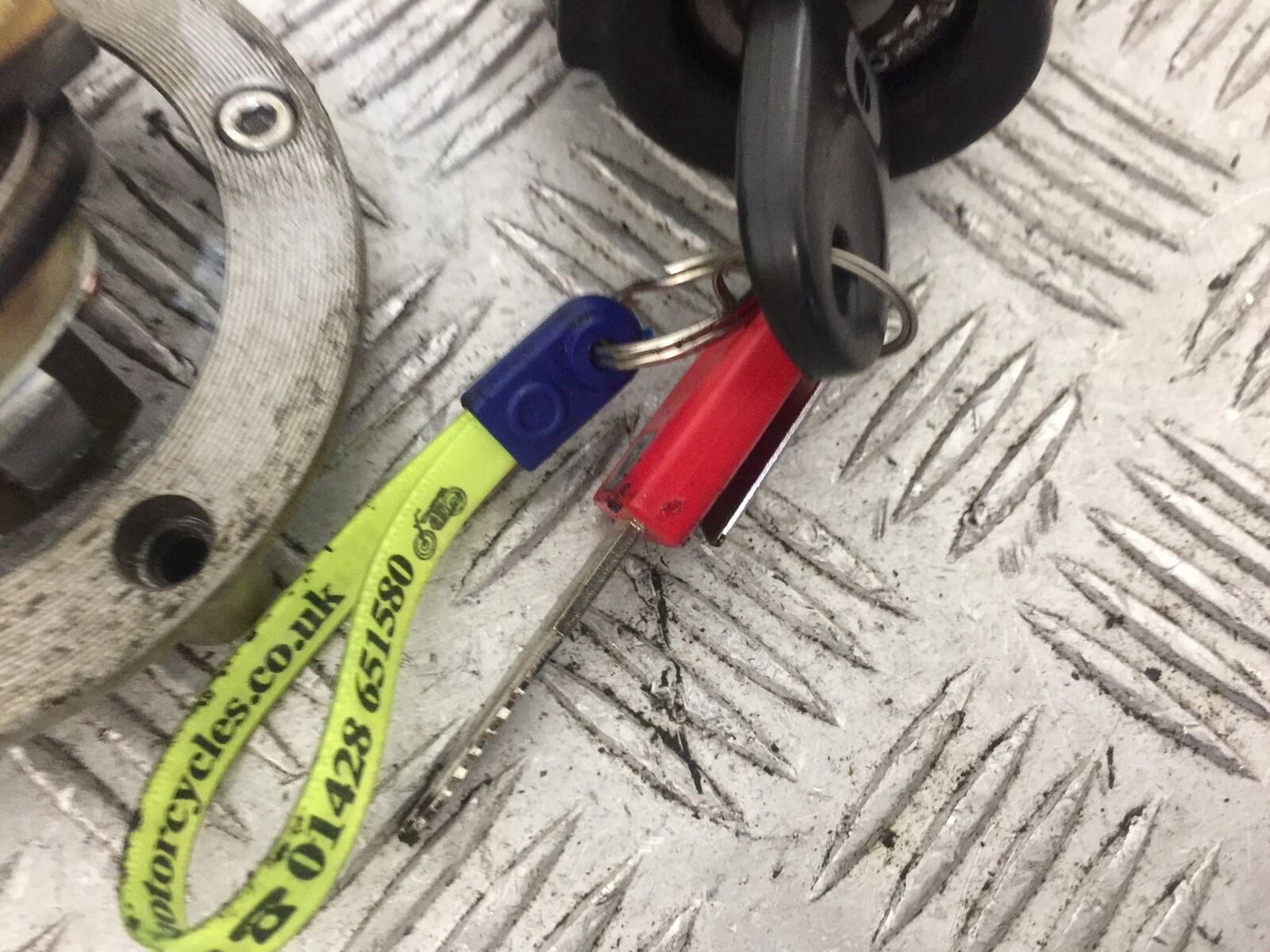 DUCATI MONSTER S4 916 ECU LOCKS KEYS  YEAR 2001 STOCK (755)