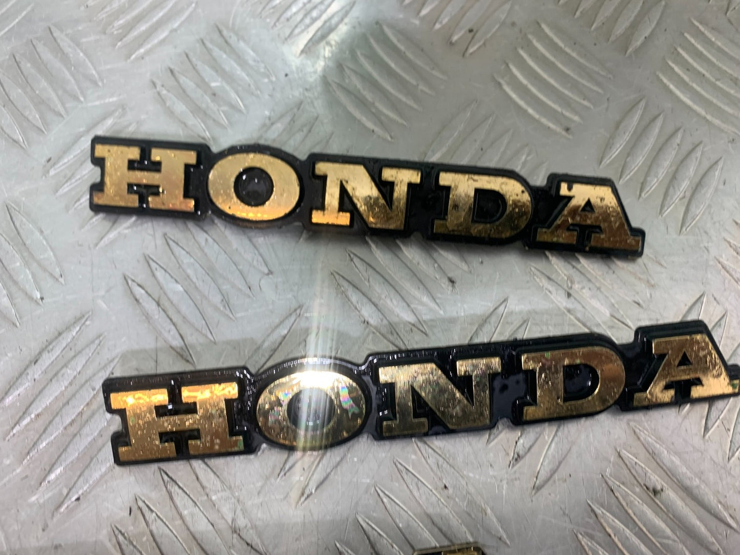HONDA GL500 GL 500 SILVERWING BADGES  YEAR 1981-82 (CMB1168)