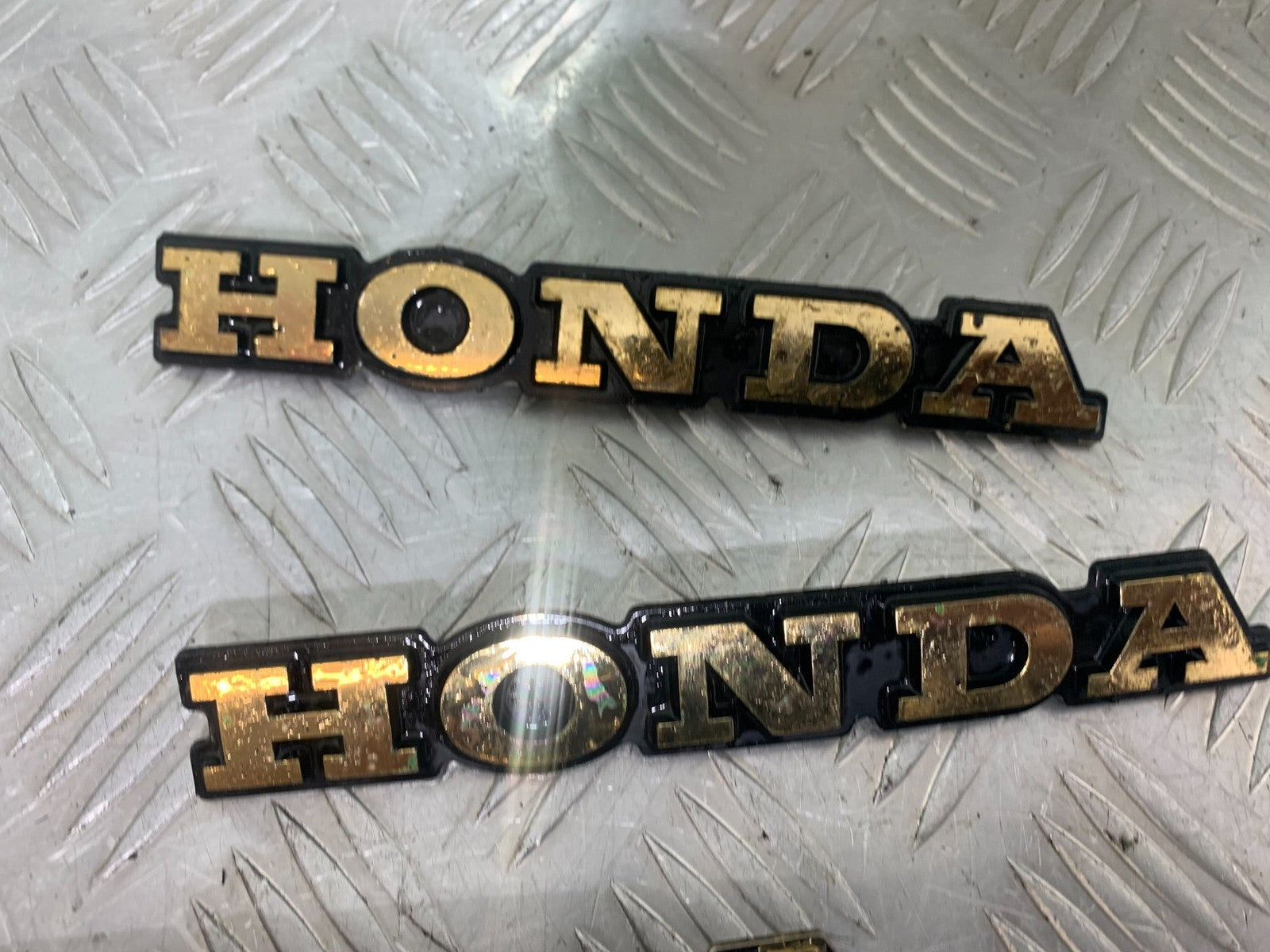 HONDA GL500 GL 500 SILVERWING BADGES  YEAR 1981-82 (CMB1168)