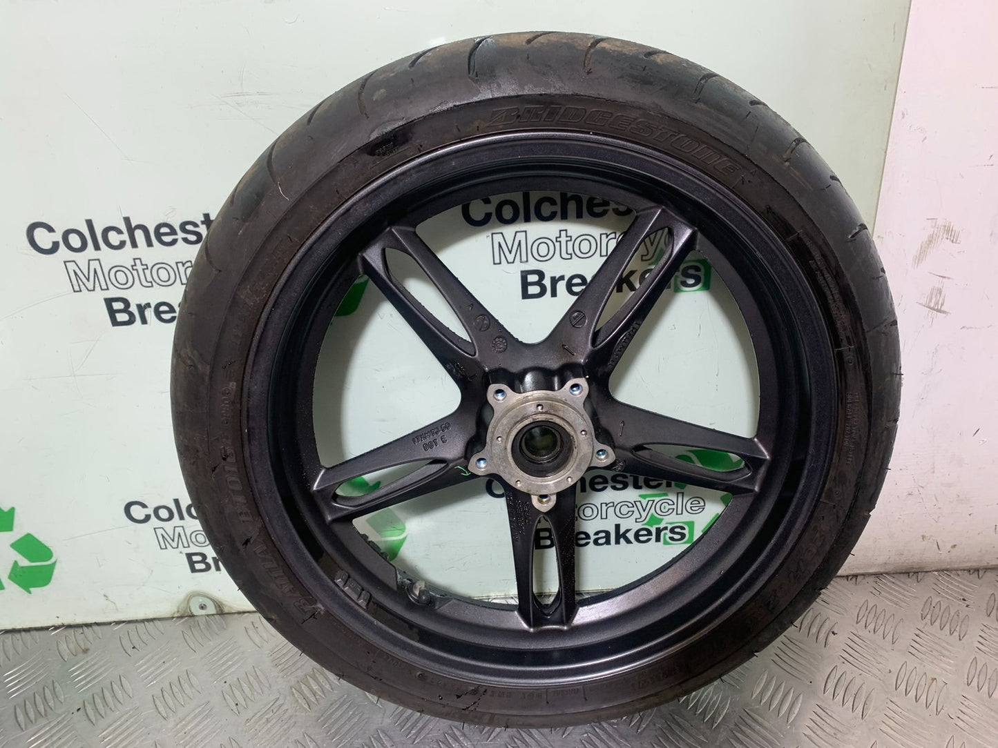 TRIUMPH 1050 SPRINT ST FRONT WHEEL (TYRE WILL PASS MOT)  2004-2007 (CMB1197)