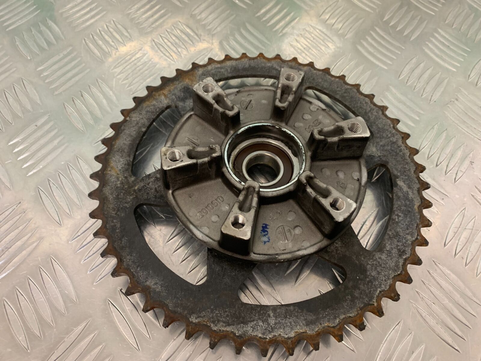 TRIUMPH TIGER 800 XCX SPROCKET CARRIER YEAR 2015-2017  (STOCK 966)
