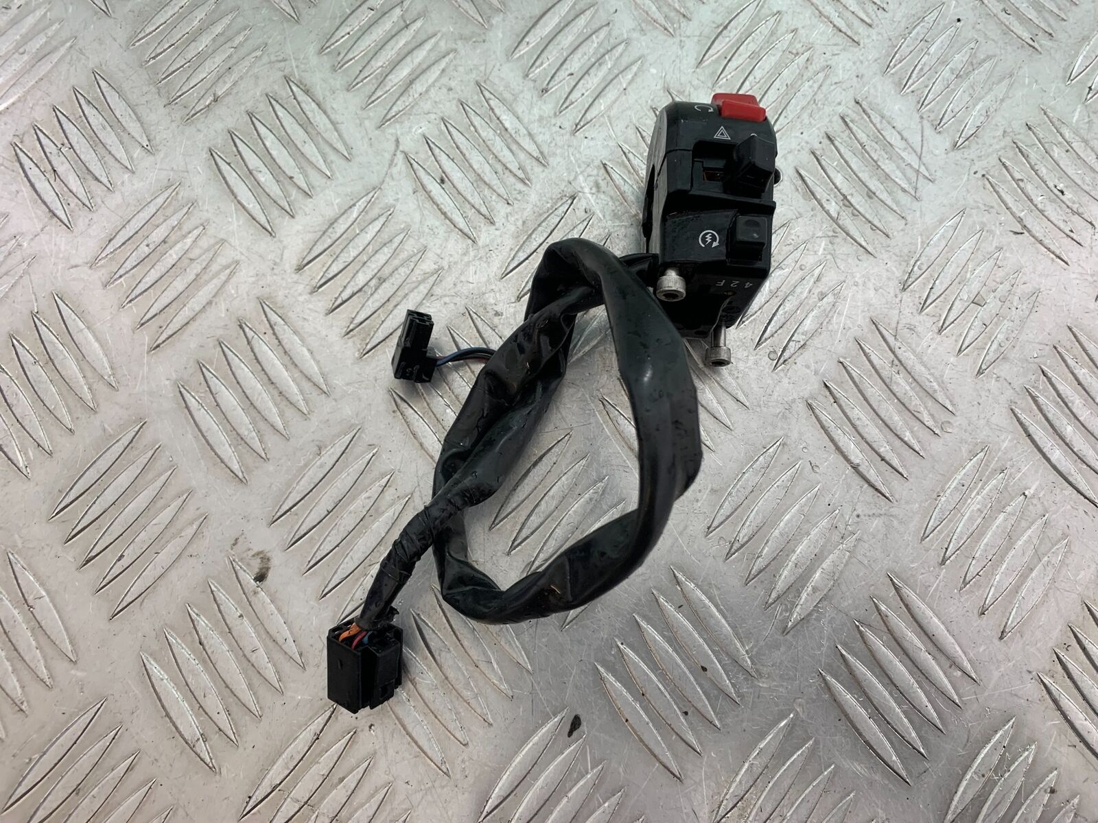 SUZUKI SV1000 SV 1000 K4 RIGHT SWITCH GEAR  YEAR 2003-2007 (CMB1042)