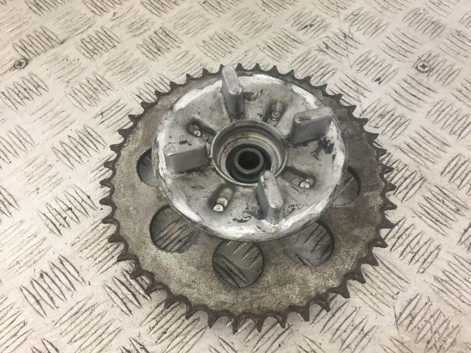 HONDA XL125 VARADERO SPROCKET CARRIER  2004 (STOCK 697)