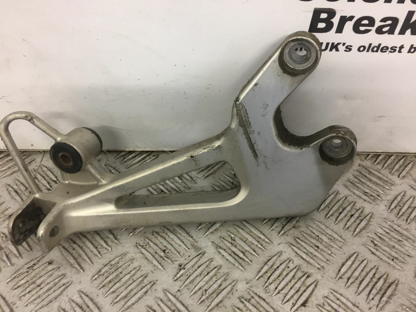 HONDA VFR800 VFR 800 RIGHT REAR HANGER  YEAR 1998-2001 (PRE V-TEC)