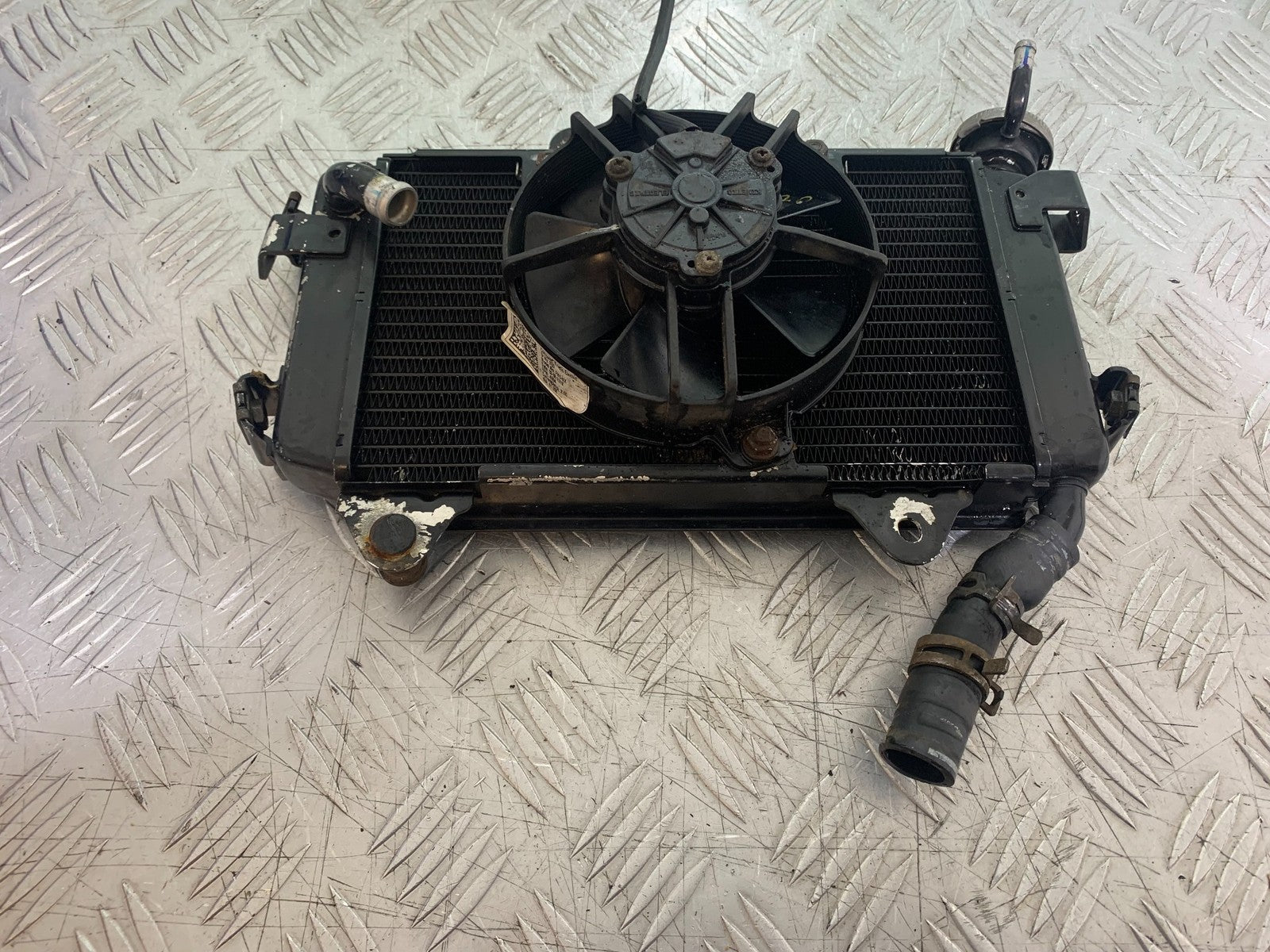 KTM DUKE 125 RADIATOR AND FAN  YEAR 2017-2022 (CMB1222)