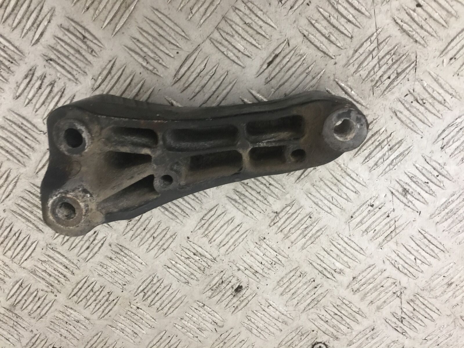 KAWASAKI Z750 Z 750 ENGINE MOUNT YEAR 2004-2006  (STOCK 871)