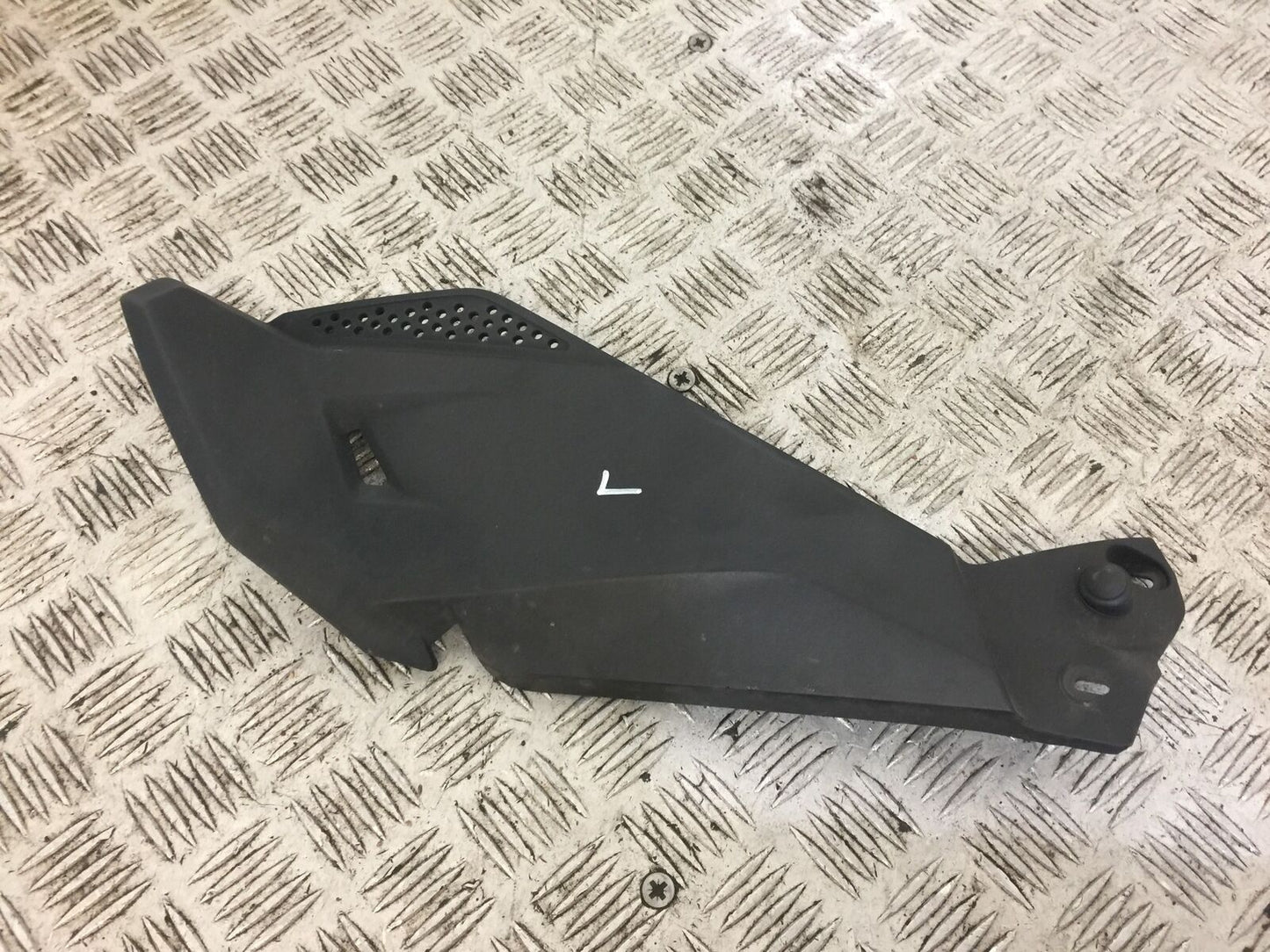 BMW R1200 GS TE EXCLUSIVE LEFT INFILL COVER   YEAR 2018  (STOCK 702)