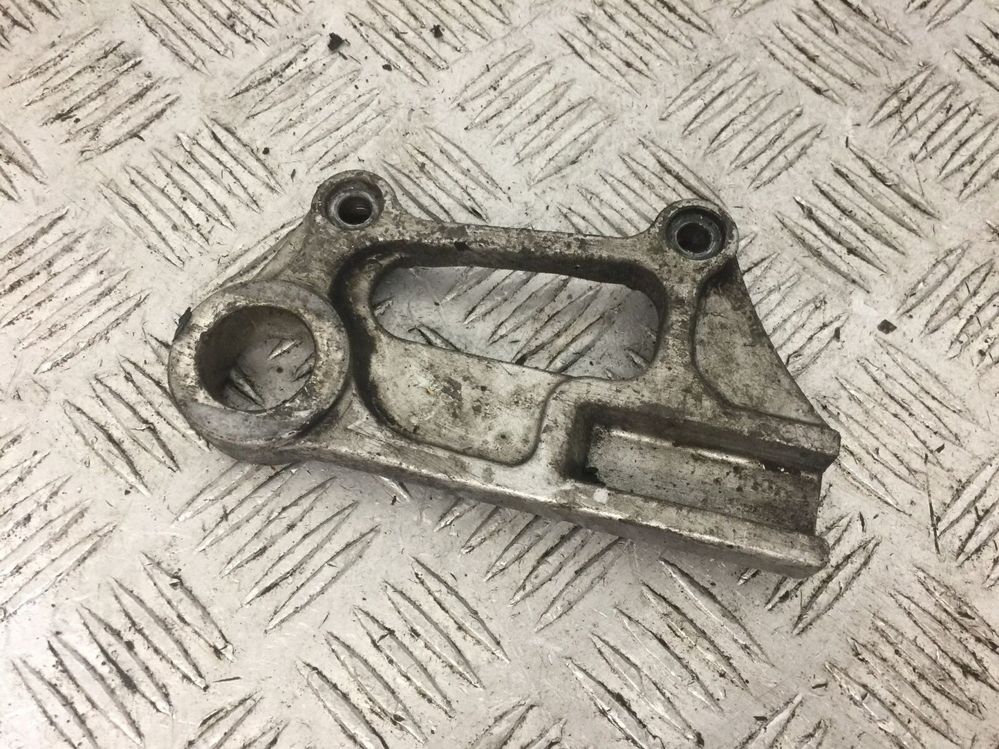 KAWASAKI ZX9R ZX9 E1 REAR CALIPER BRACKET YEAR 2000 (STOCK 795)