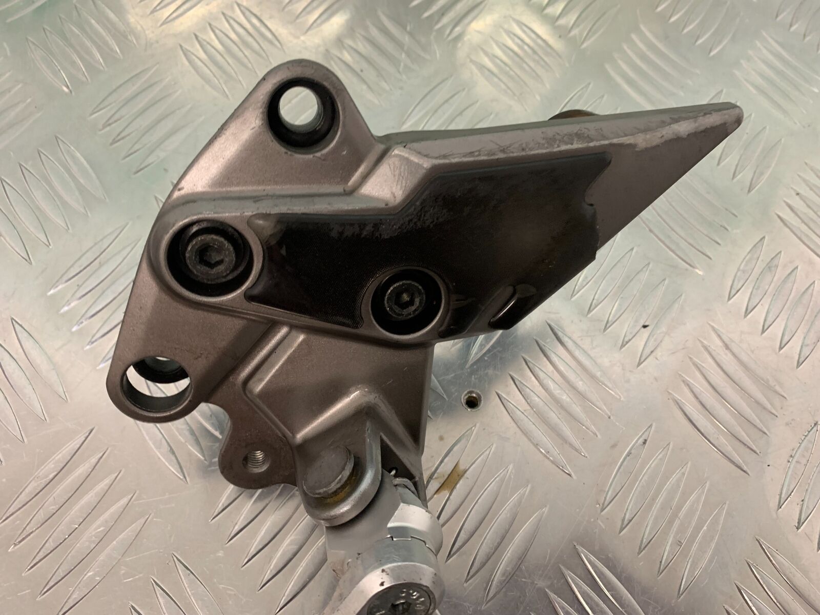 KAWASAKI Z1000 SX FRONT LEFT HANGER YEAR 2011-16 (STOCK 942)