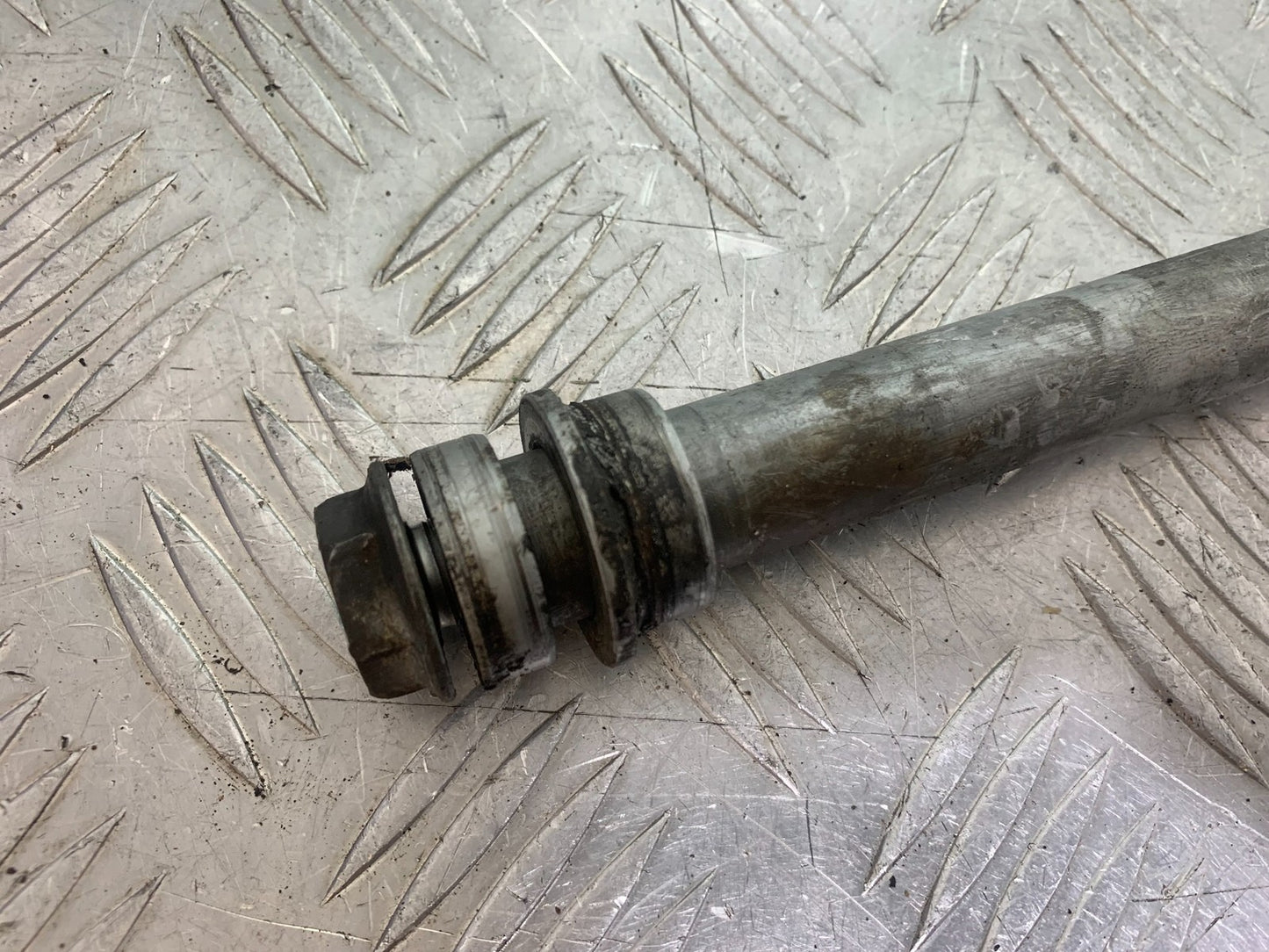 HONDA CBR600 CBR 600 RR FRONT WHEEL SPINDLE   YEAR 2003-2004 CMB1173)