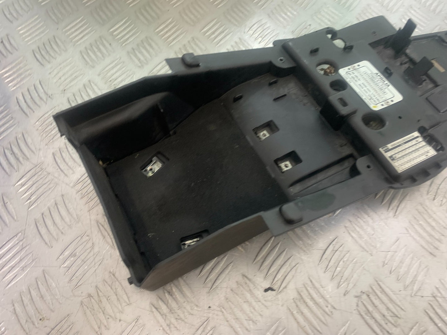 APRILIA SL750 SL 750 SHIVER UNDERTRAY  YEAR 2008-2016 (CMB1242)