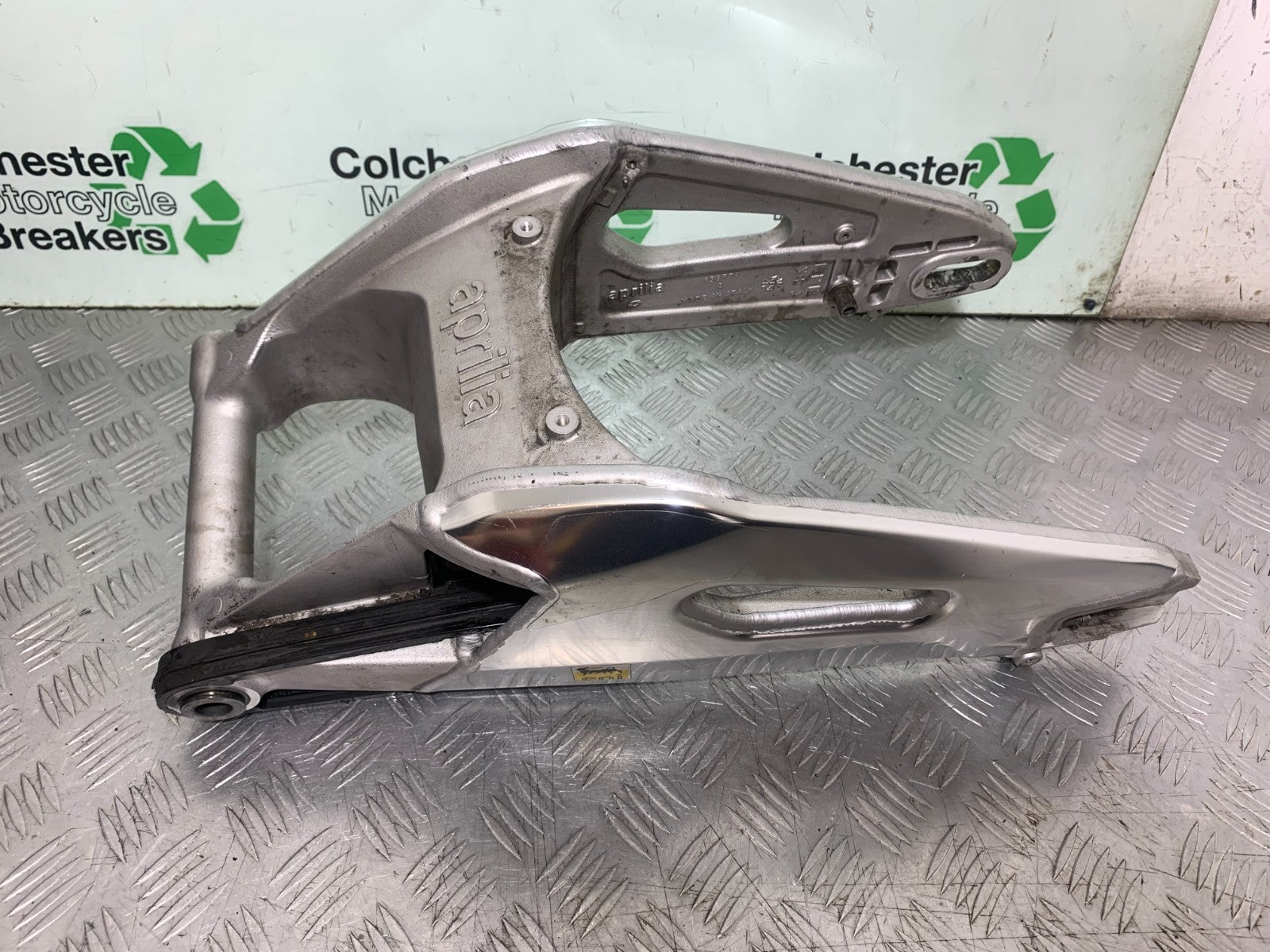 APRILIA TUONO 1000 V4R SWINGARM  YEAR 2011-13  (CMB1331)