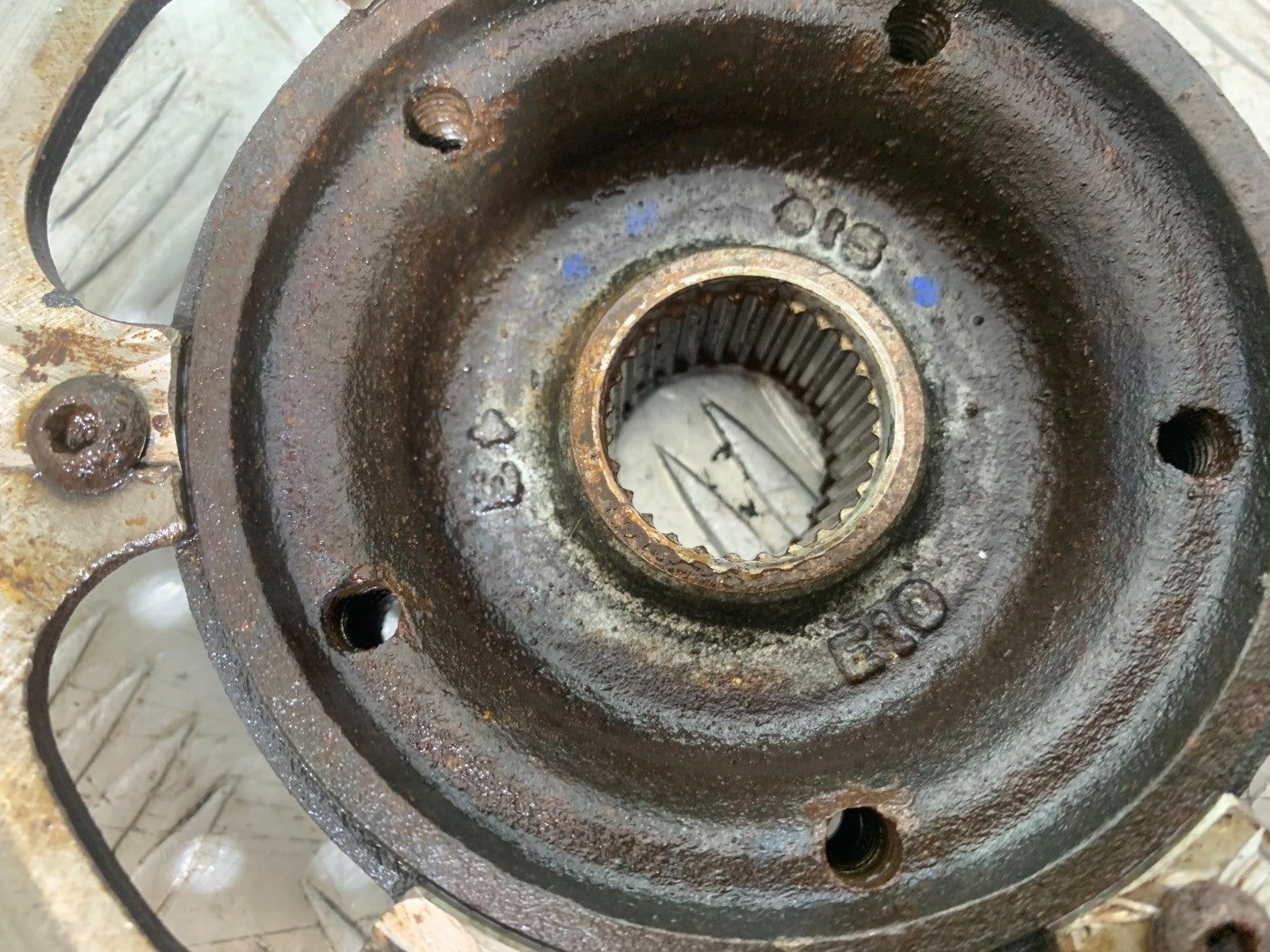 PIAGGIO VESPA GTS 125 REAR DISC AND HUB  YEAR 2009-2014  (CMB1261)