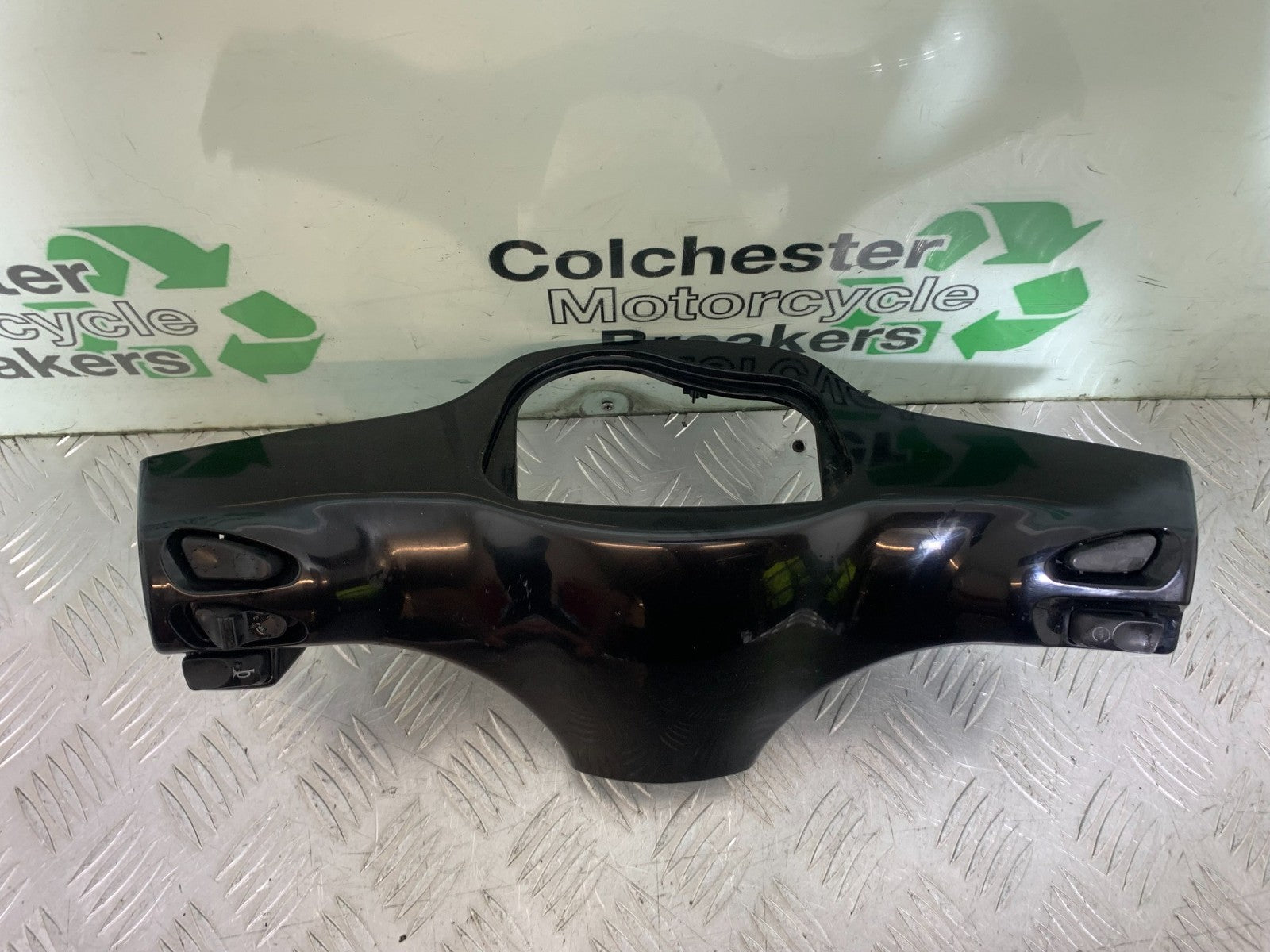 PIAGGIO VESPA LXS S 50 CLOCKS SURROUND & SWITCHES    YEAR 2007-2016 (CMB1290)