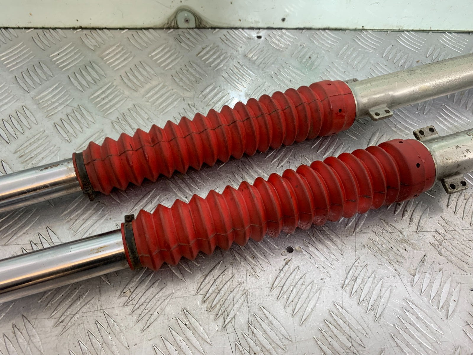KAWASAKI KLR250 KLR 250 FORKS  YEAR 1984-2001 (CMB1225)