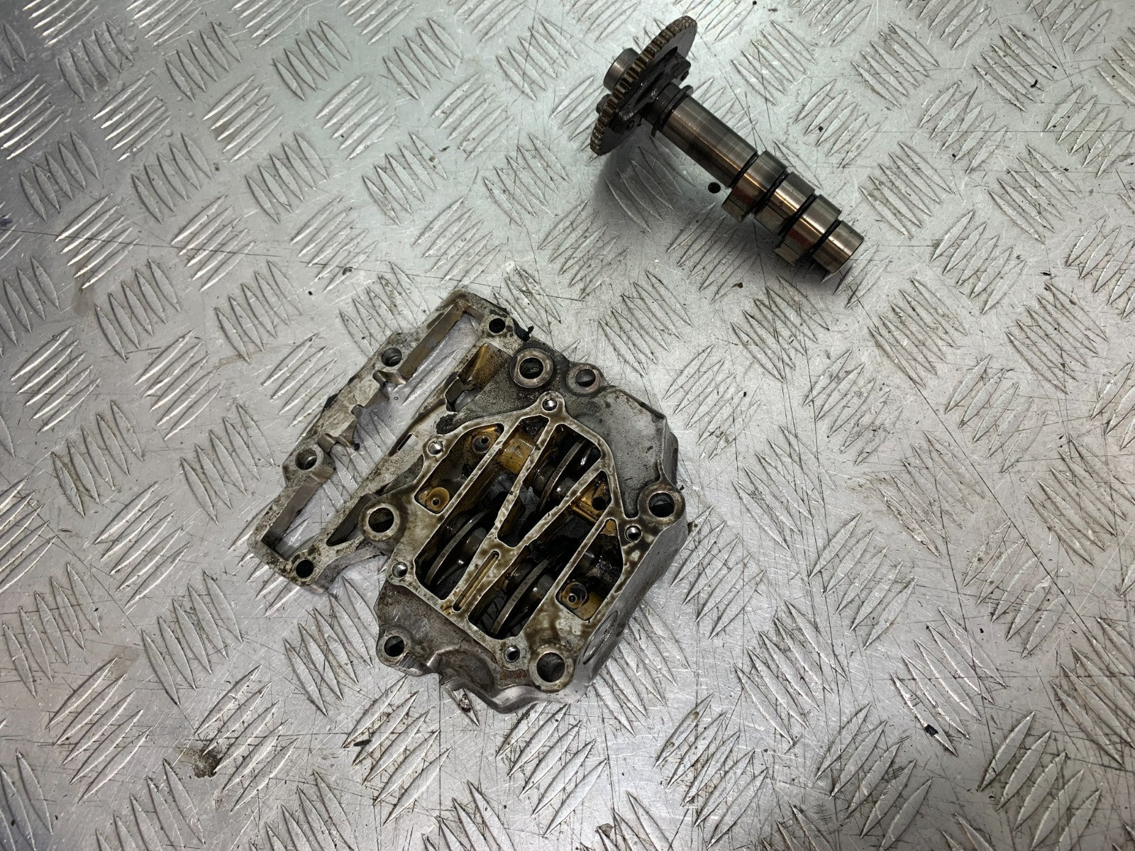 HONDA VT700 VT 700 SHADOW FRONT CAMSHAFT AND FOLLOWERS  YEAR 1984-85 (CMB1328)