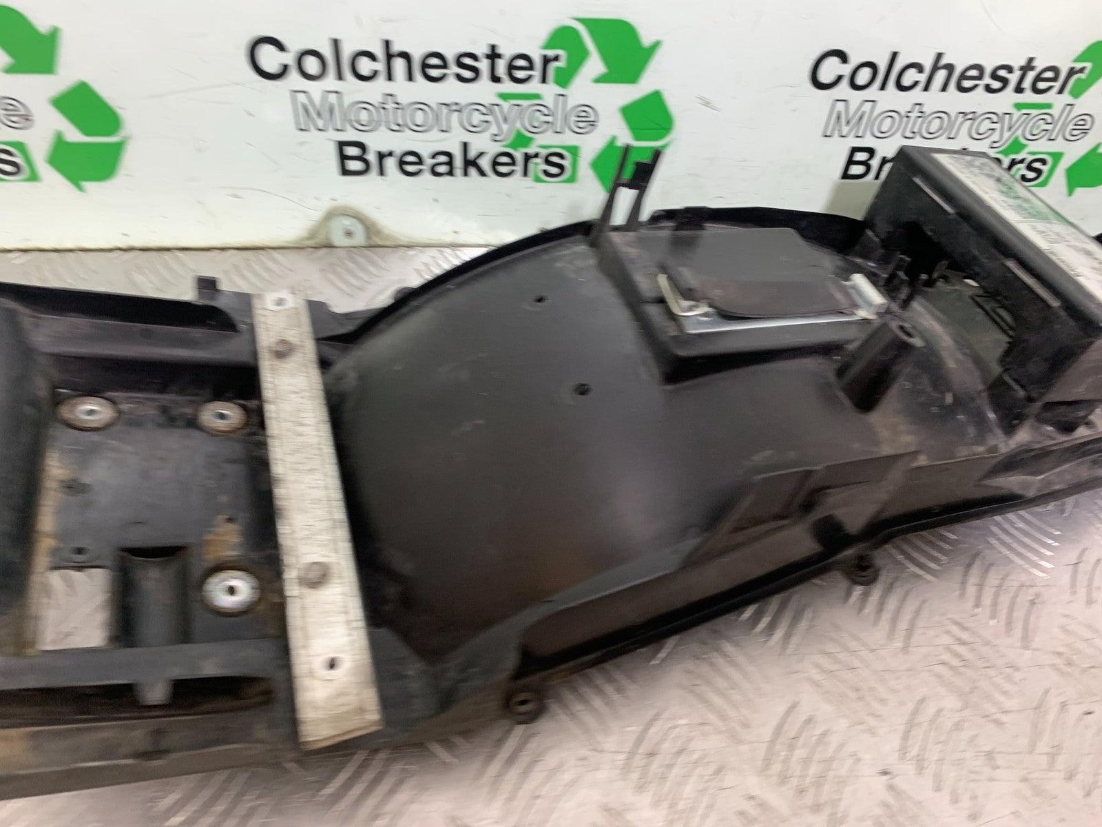 KAWASAKI GTR1400 GTR 1400 UNDRETRAY  YEAR 2007-2009 (CMB1306)