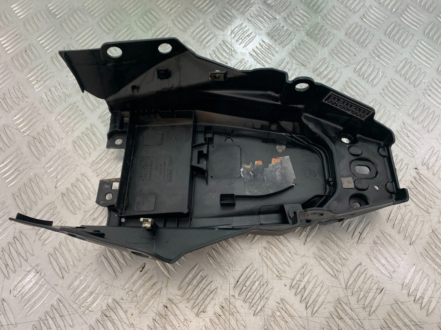 KTM DUKE 125 UNDERTRAY YEAR 2017-2022 (CMB1274)