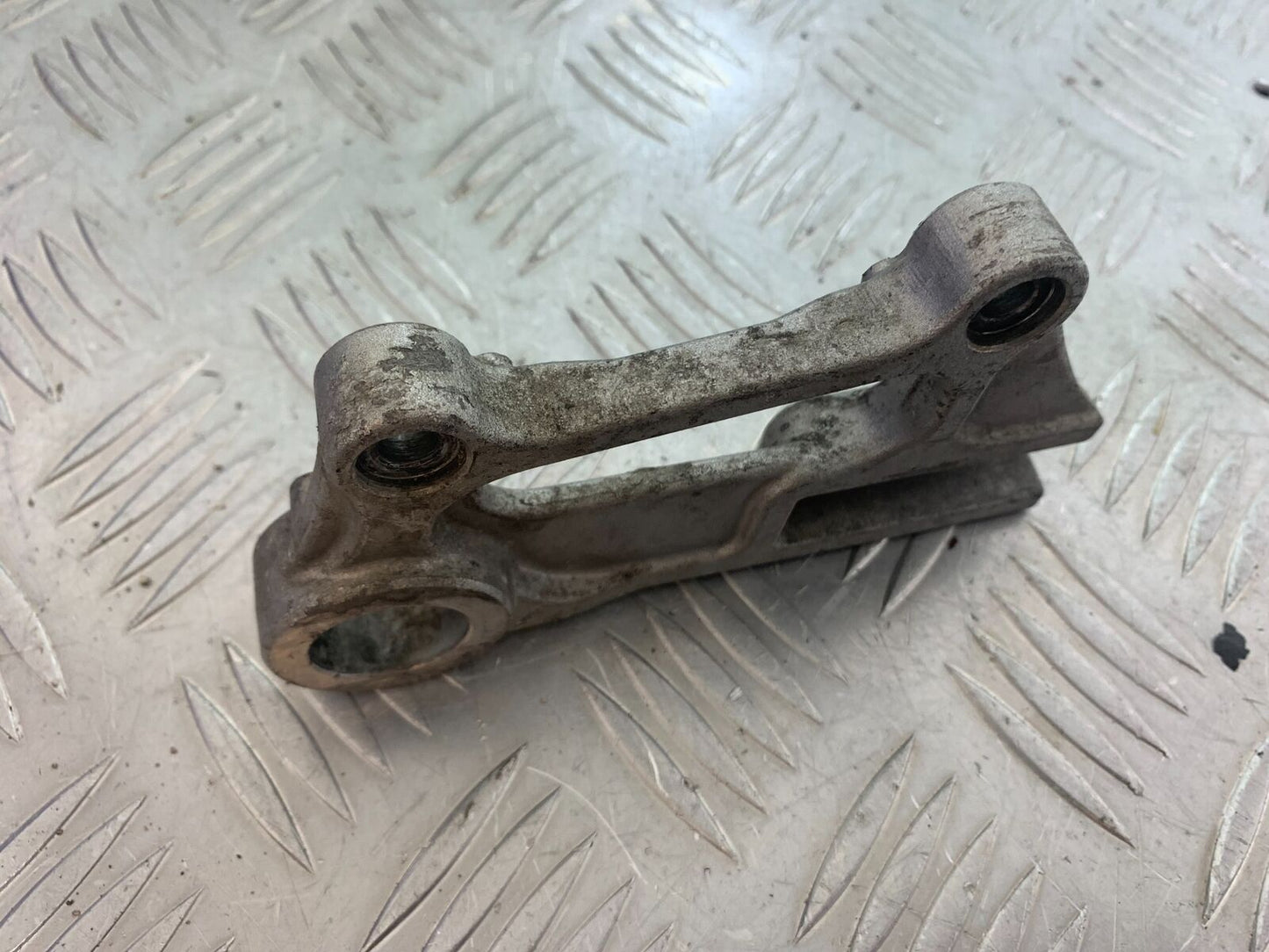 KAWASAKI ZX6R ZX6 J REAR CALIPER BRACKET   YEAR 2000 (CMB1129)