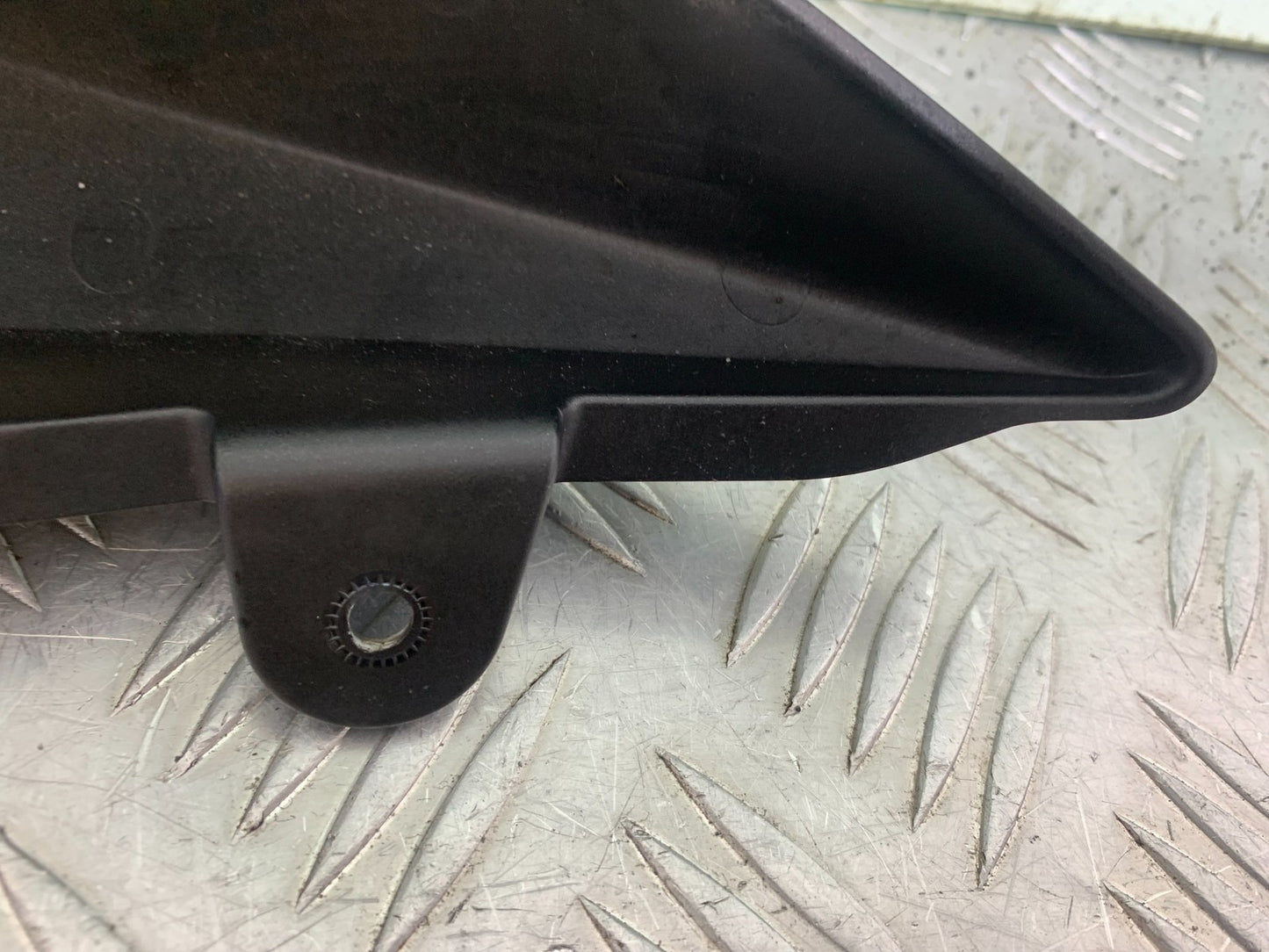 TRIUMPH SPEED TRIPLE R 1050 RIGHT SEAT PANEL  2009 (CMB1183)