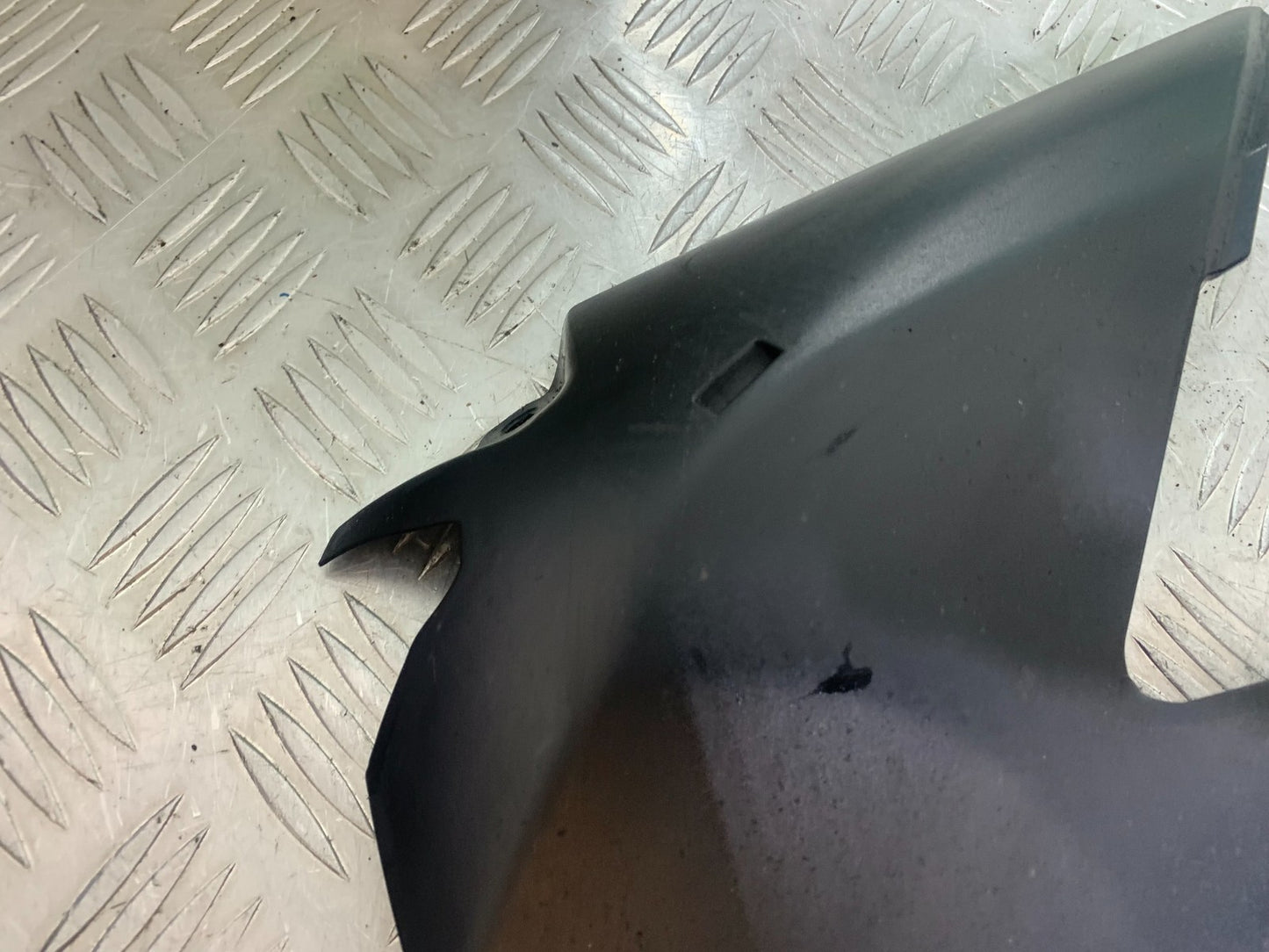 TRIUMPH 675 STREET TRIPLE UNDERTRAY  2013-2016 (CMB1186)