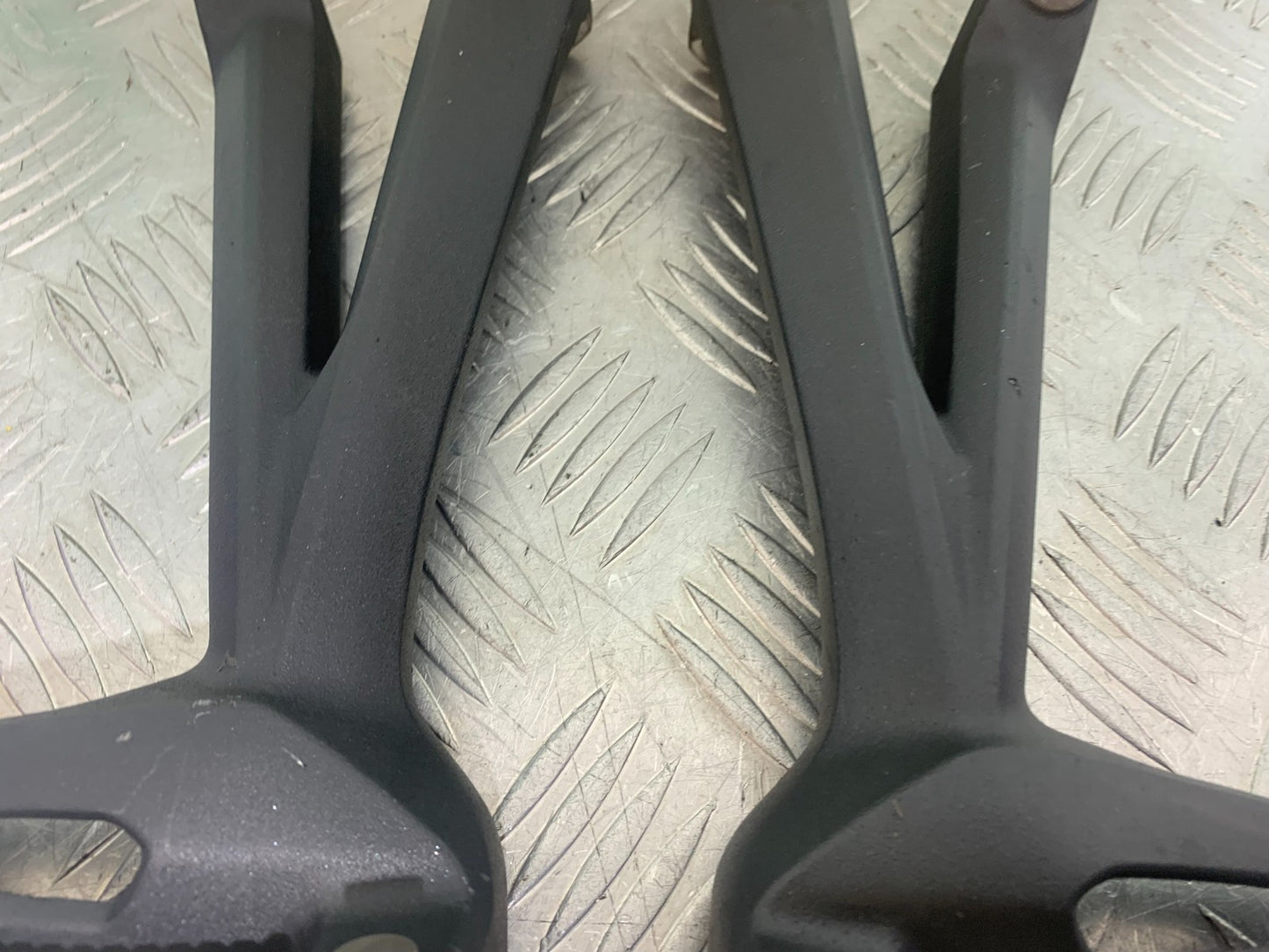 TRIUMPH 675 STREET TRIPLE REAR HANGERS AND PEGS  2013-2016 (CMB1186)
