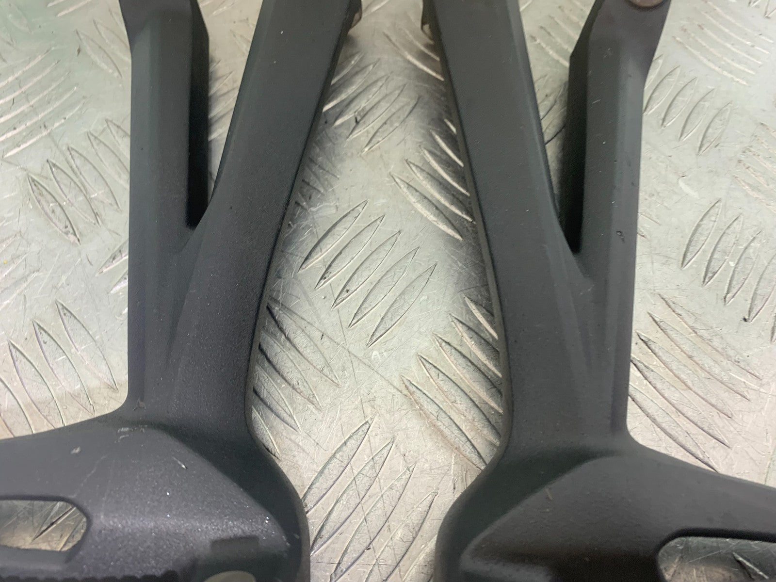 TRIUMPH 675 STREET TRIPLE REAR HANGERS AND PEGS  2013-2016 (CMB1186)