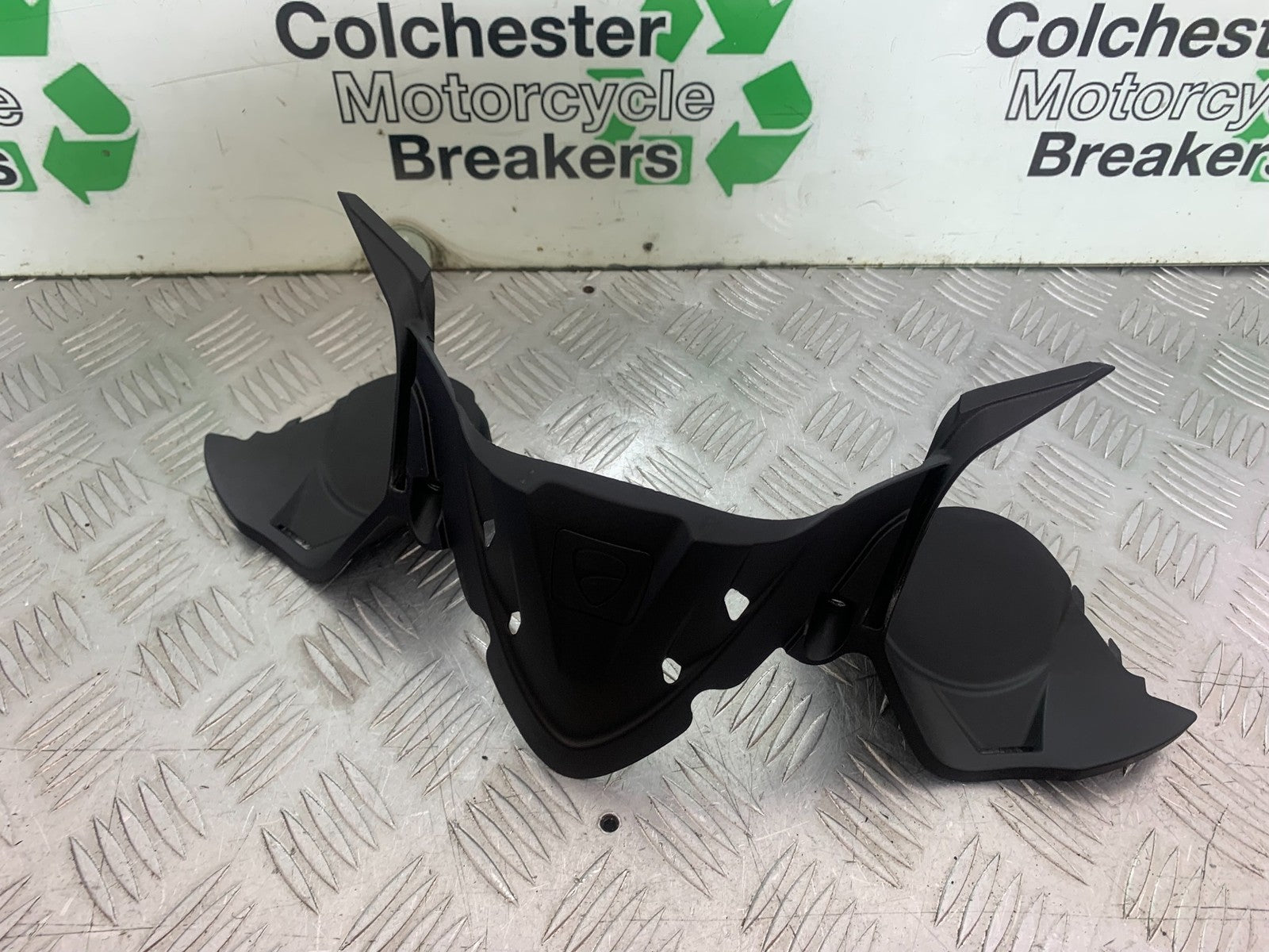 DUCATI 1299 PANIGALE TOP FAIRING INFILL PANEL YEAR 2016 (CMB 1187)