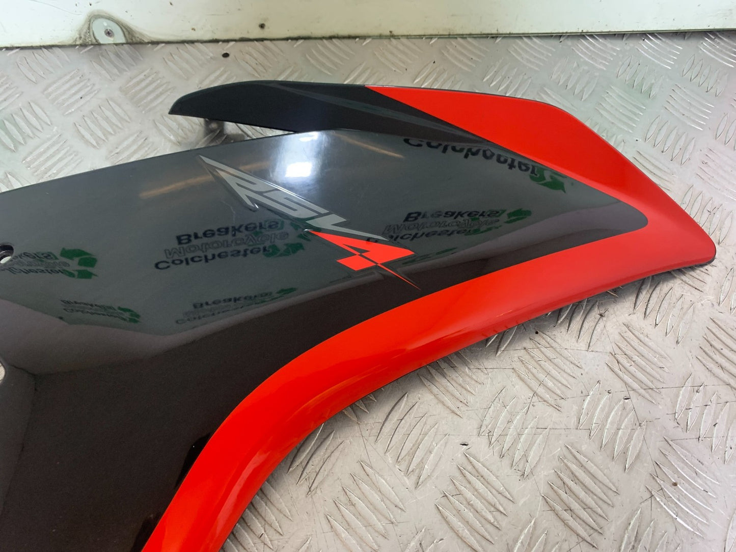 APRILIA RSV4 FACTORY RIGHT FAIRING PANEL YEAR 2009-2012 (CMB1224)