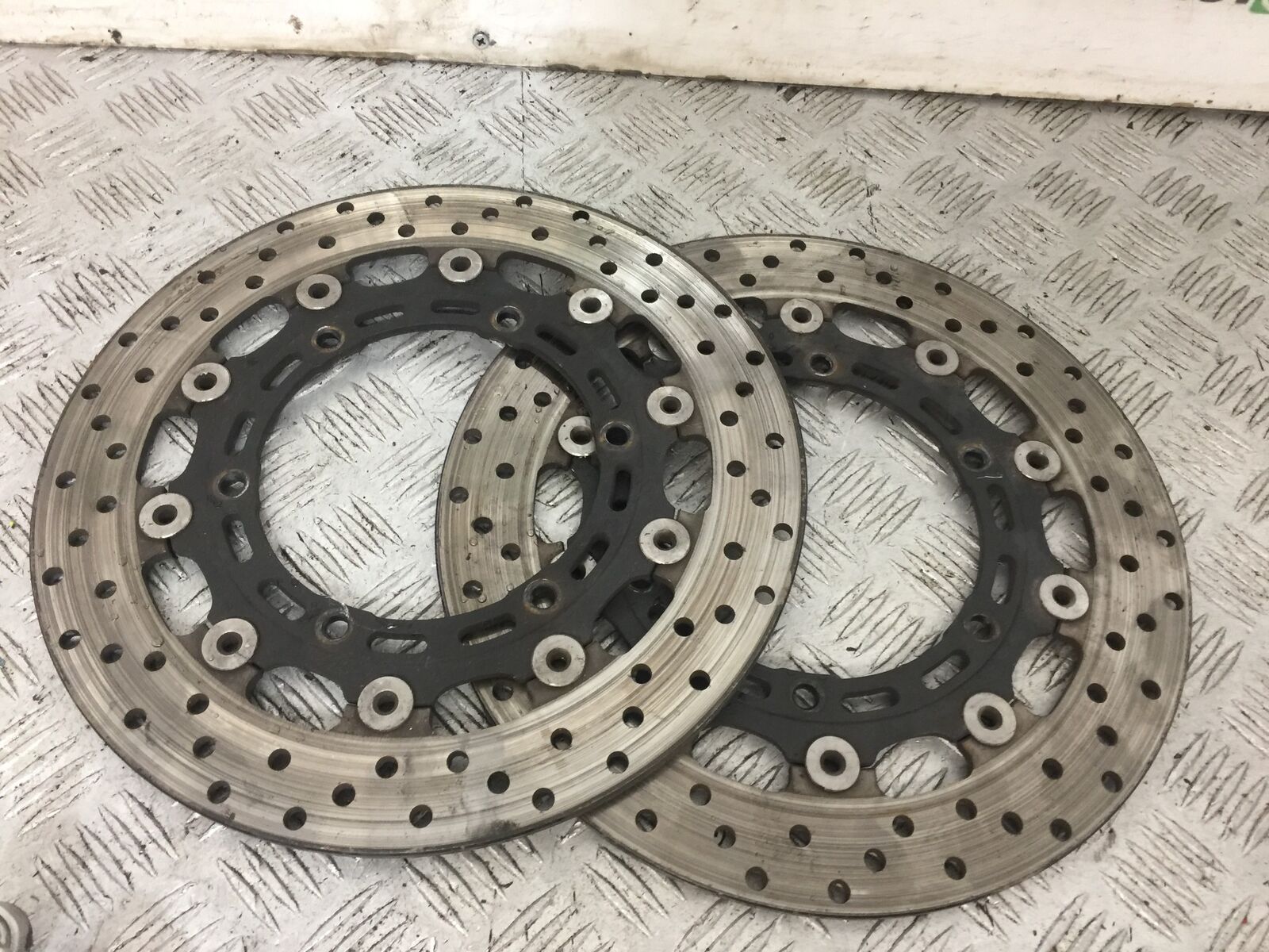 YAMAHA R6 5EB FRONT BRAKE DISCS    YEAR 1999-2002 (STOCK 757)