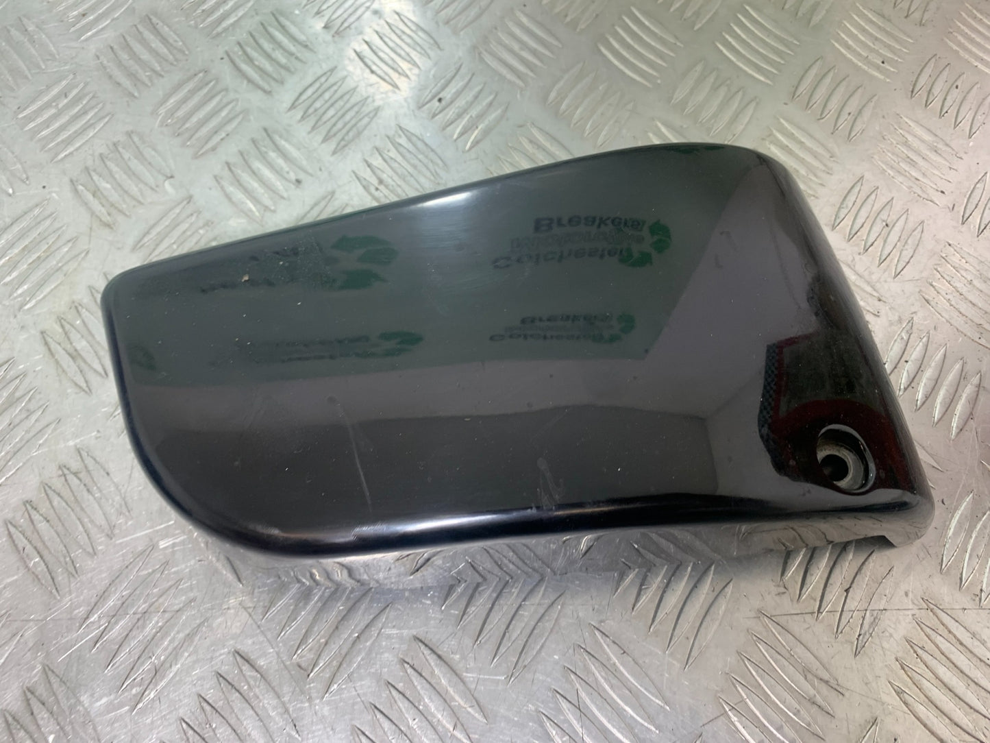 KAWASAKI VN1500 CLASSIC SEAT SIDE PANEL  YEAR 1999 -2006 (CMB1166)