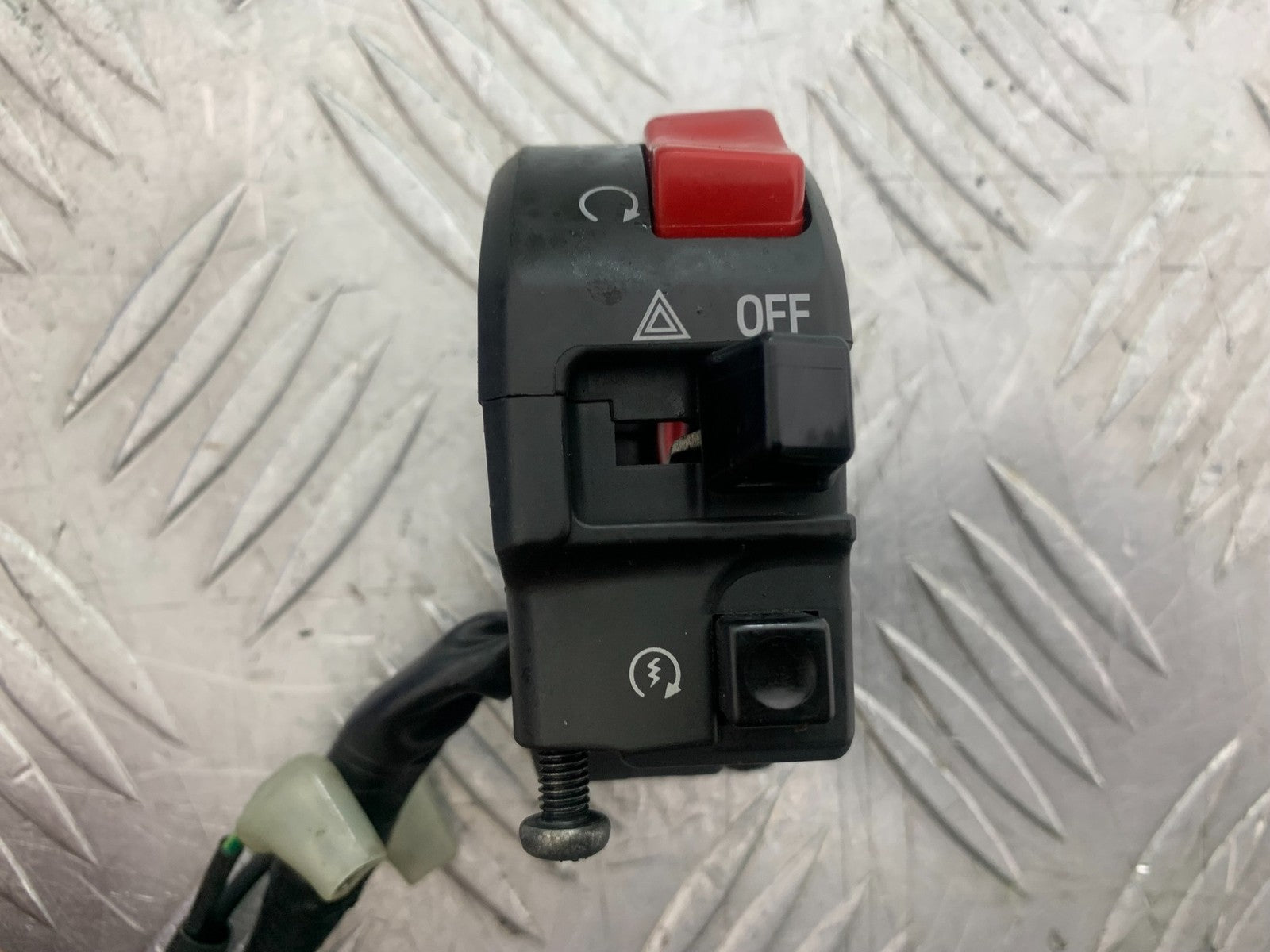 YAMAHA YZF R7 RIGHT SWITCH GEAR  YEAR 2022-2025 (CMB1255)