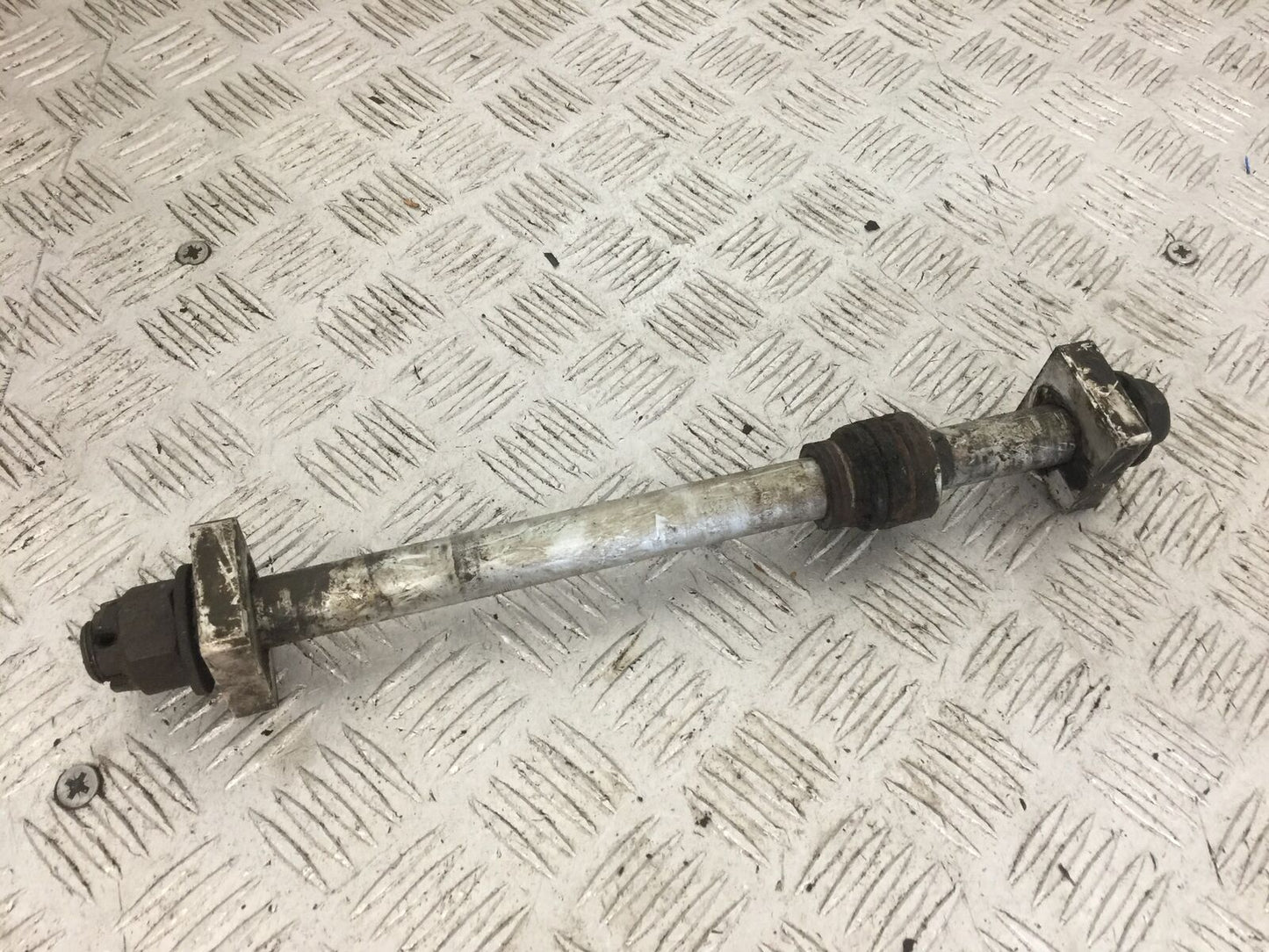 KAWASAKI ER6 N REAR WHEEL SPINDLE  YEAR 2012-2016 (STOCK 750)