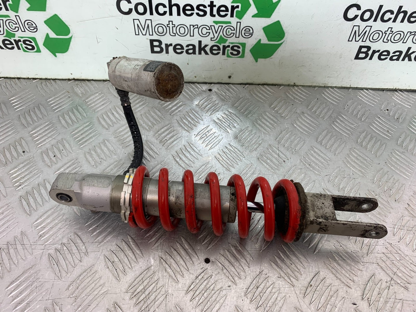 TRIUMPH 955i DAYTONA REAR SHOCK  YEAR 2002-2006 (CMB1229)