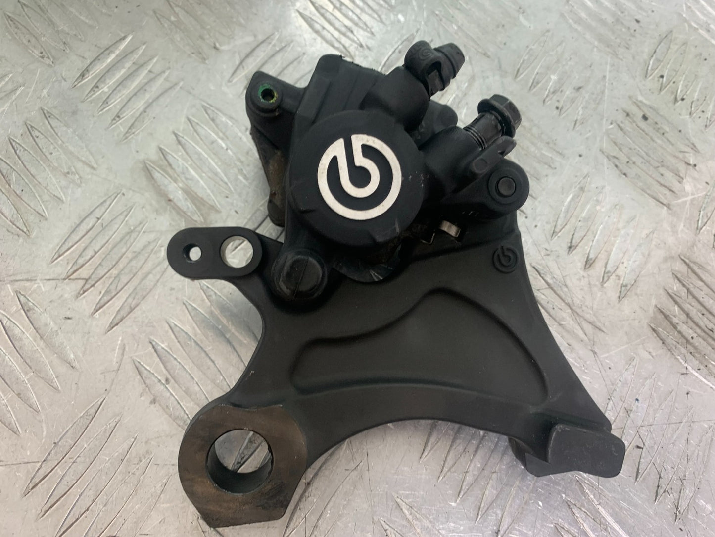 TRIUMPH 675 STREET TRIPLE REAR CALIPER AND BRACKET   2013-2016 (CMB1186)