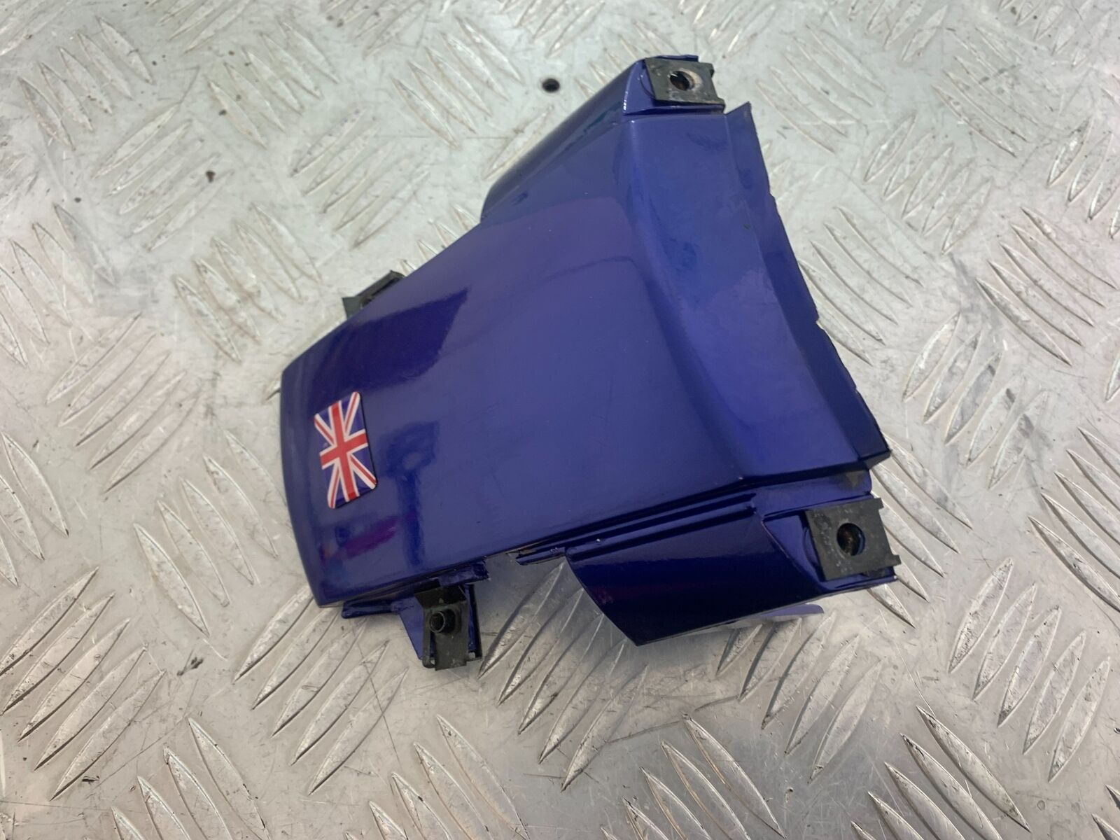 TRIUMPH 955i SPRINT ST TAIL PIECE JOINER  YEAR 1999-2004 (CMB1124)