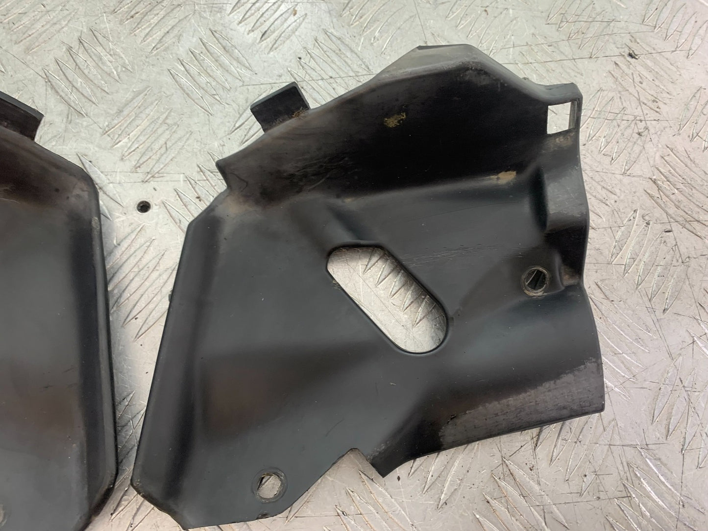 TRIUMPH TROPHY 900 LEFT AND RIGHT INNER INFILLS   YEAR 1991-95 (CMB1251)