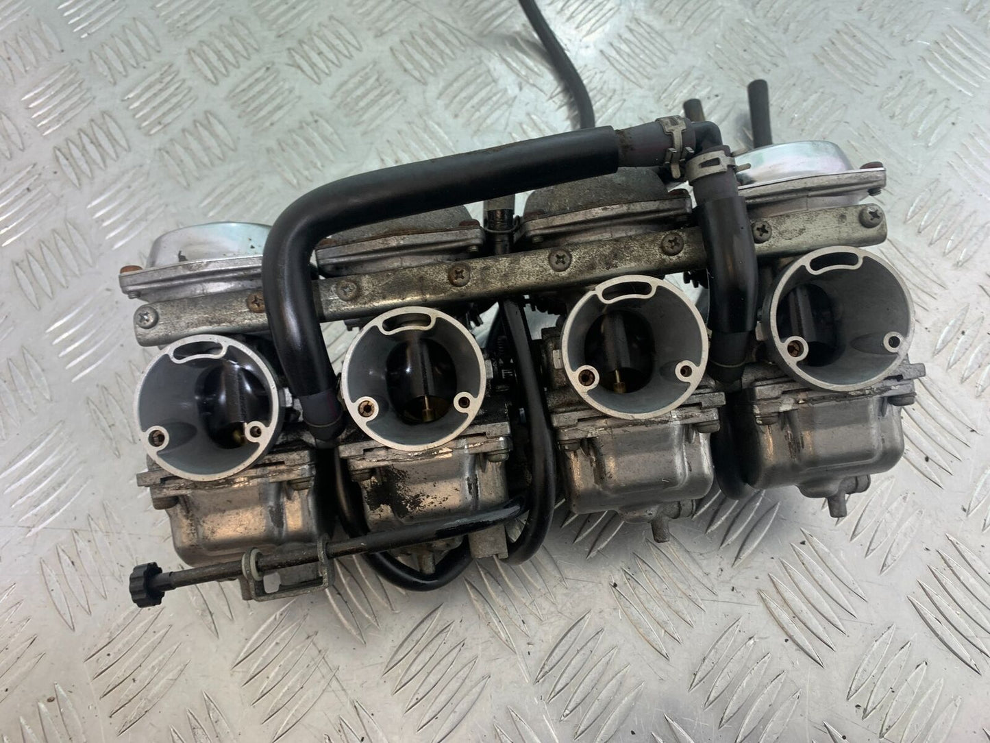 YAMAHA XJR1300 XJR 1300 CARBS  YEAR 1999-2003 (CMB1119)