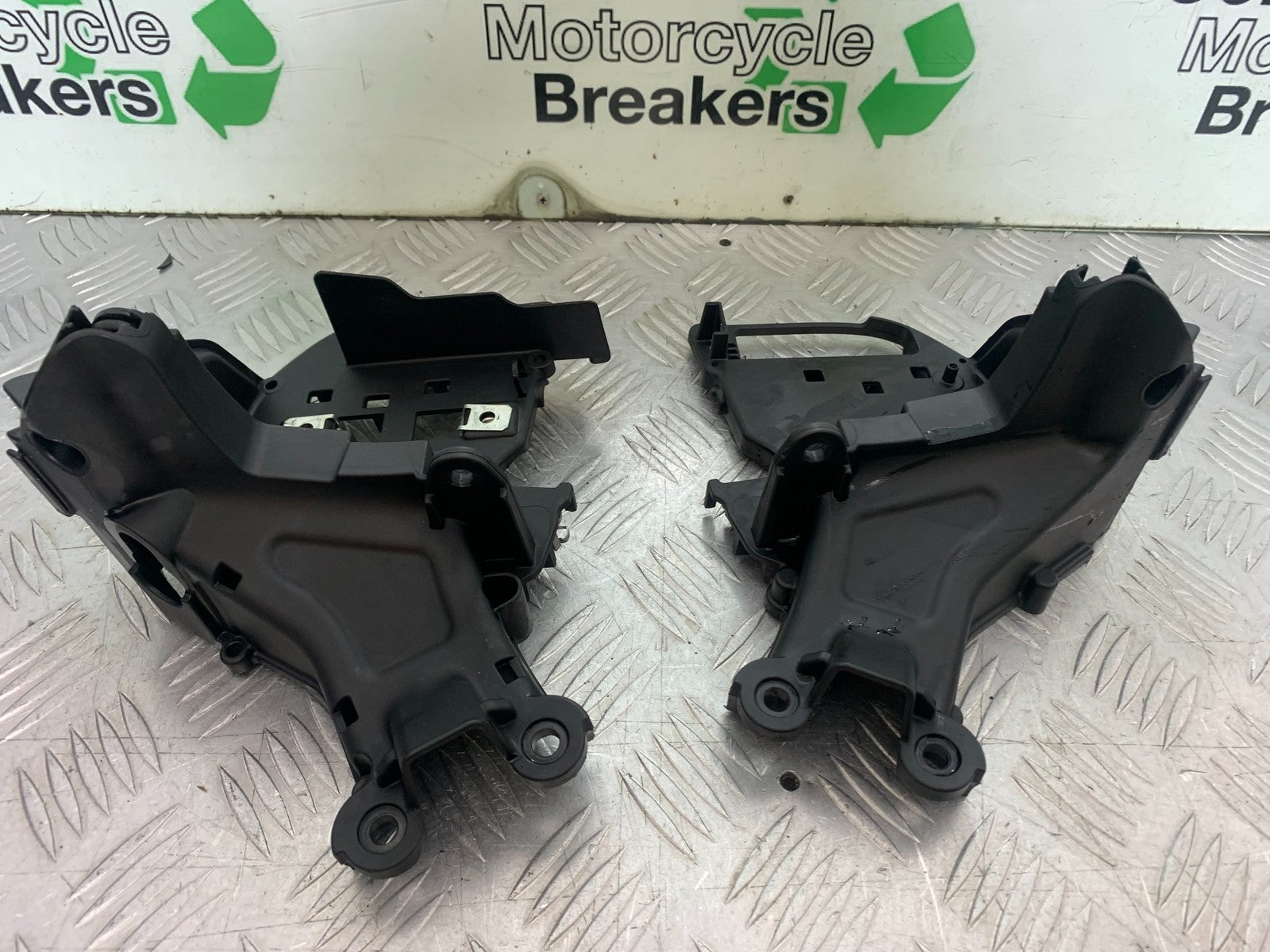 APRILIA TUONO 1000 V4 FAIRING BRACKET  YEAR 2013-2014  (CMB1239)