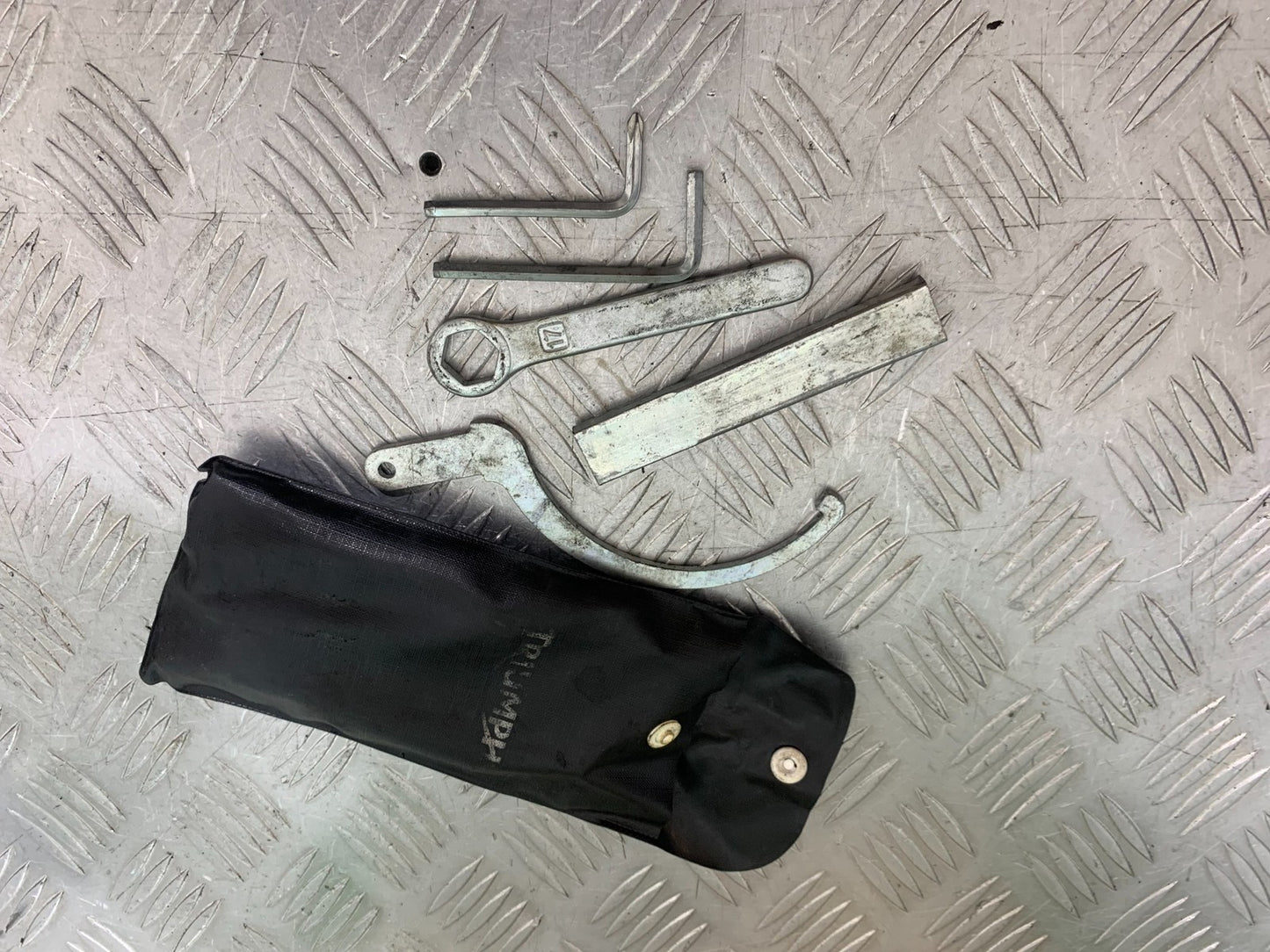 TRIUMPH 1050 SPRINT ST TOOL KIT    2003-2011 (CMB1285)