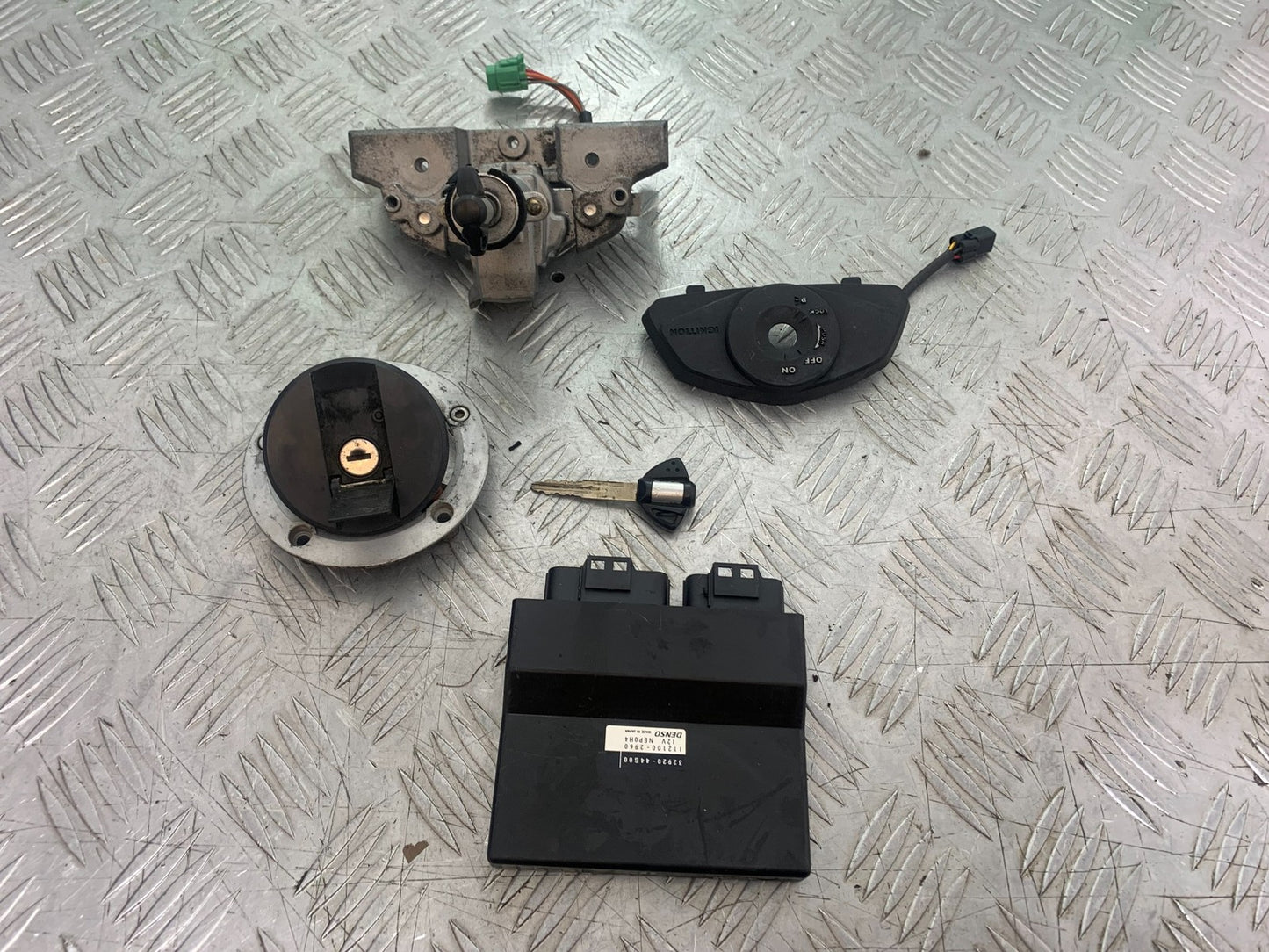 SUZUKI GSR600 GSR 600 ECU LOCKS KEYS   2006-2010 (CMB1177)