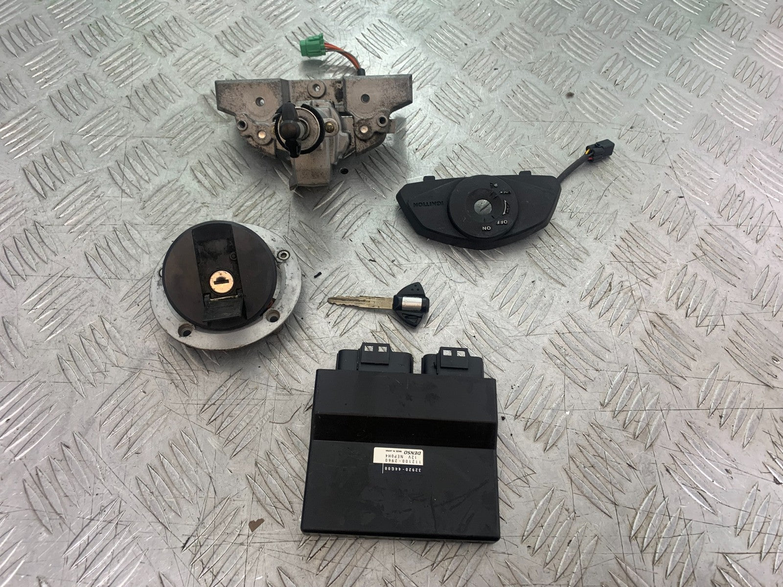 SUZUKI GSR600 GSR 600 ECU LOCKS KEYS   2006-2010 (CMB1177)