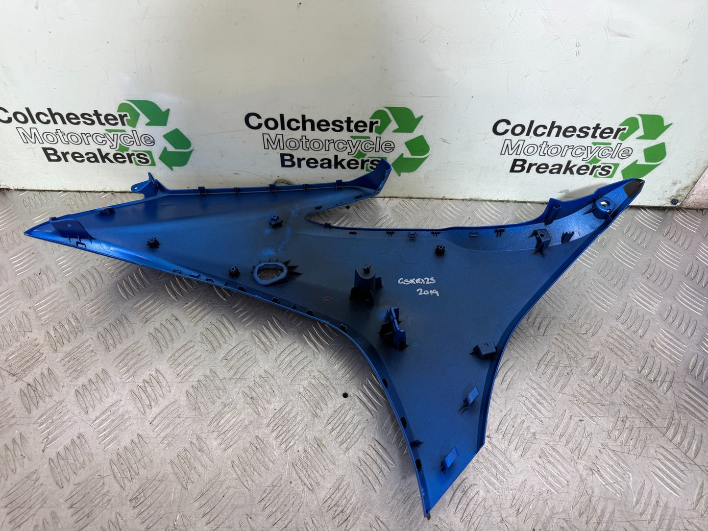 SUZUKI GSXR 125 GSX R125 RIGHT FAIRING PANEL YEAR 2017 - 2023